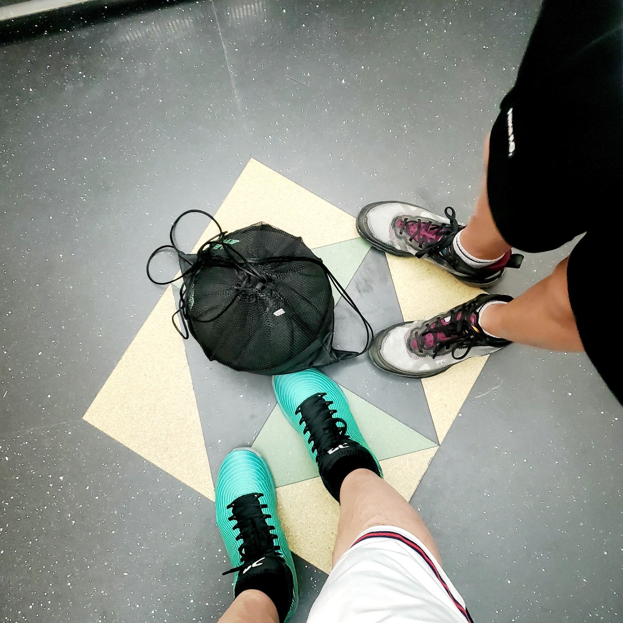 Jordan XXXVII PF Black Bordeaux, Jordan XX9 Black Team Orange 착용 스타일