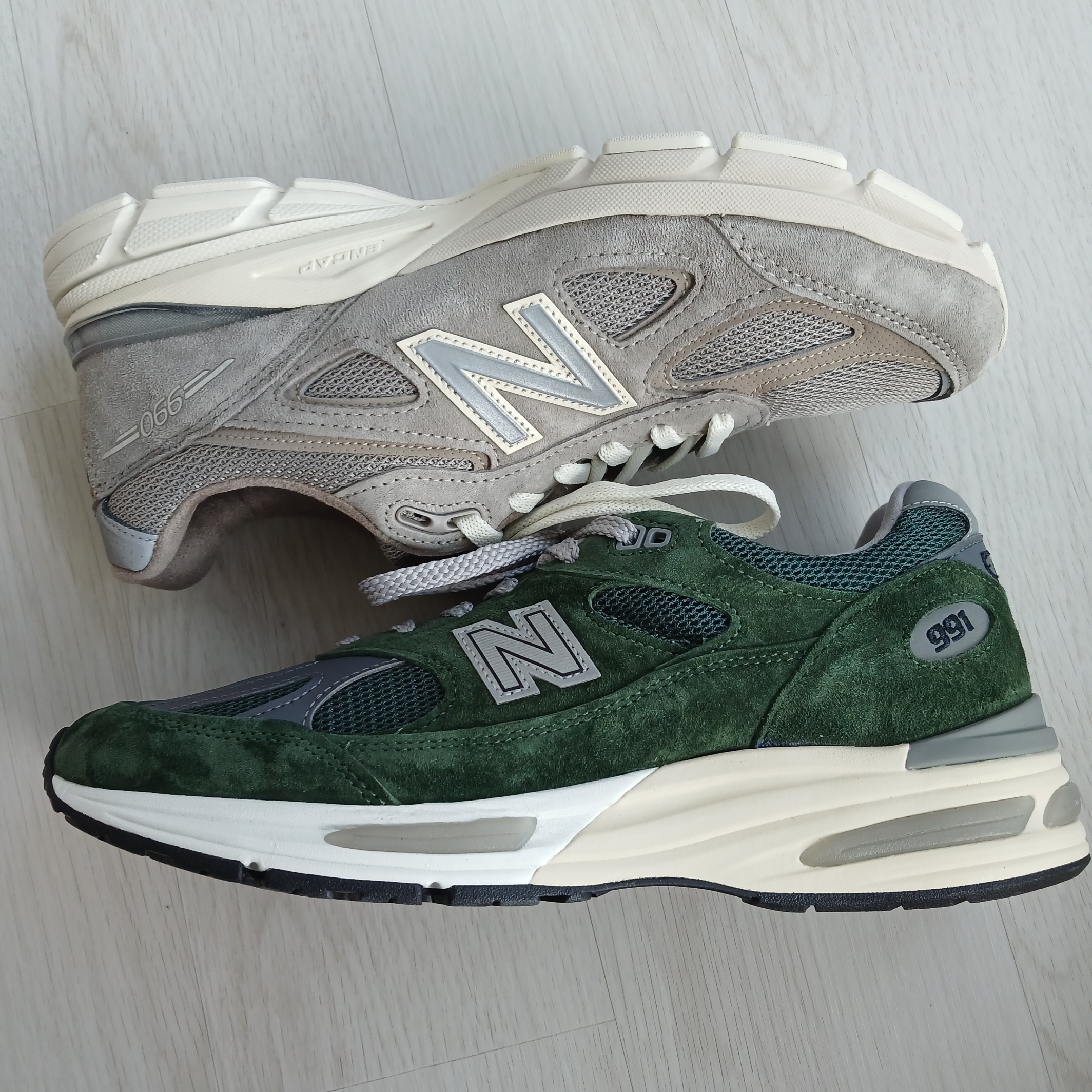 New Balance 991v2 Made in UK Kombu Green, New Balance x Kith 101 990v4 Made in USA Moonrock 착용 스타일 - 3