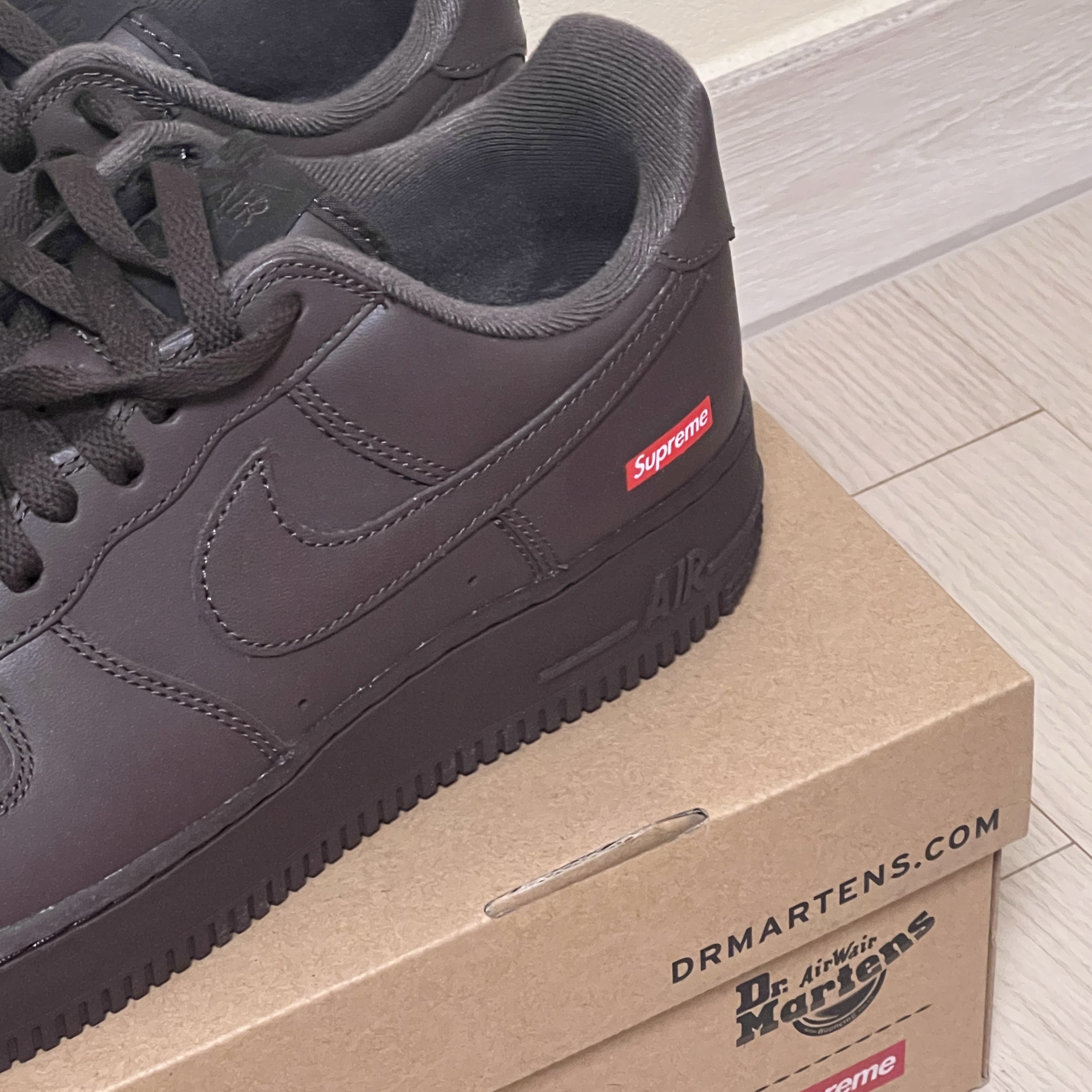 Nike x Supreme Air Force 1 Low Baroque Brown 착용 스타일