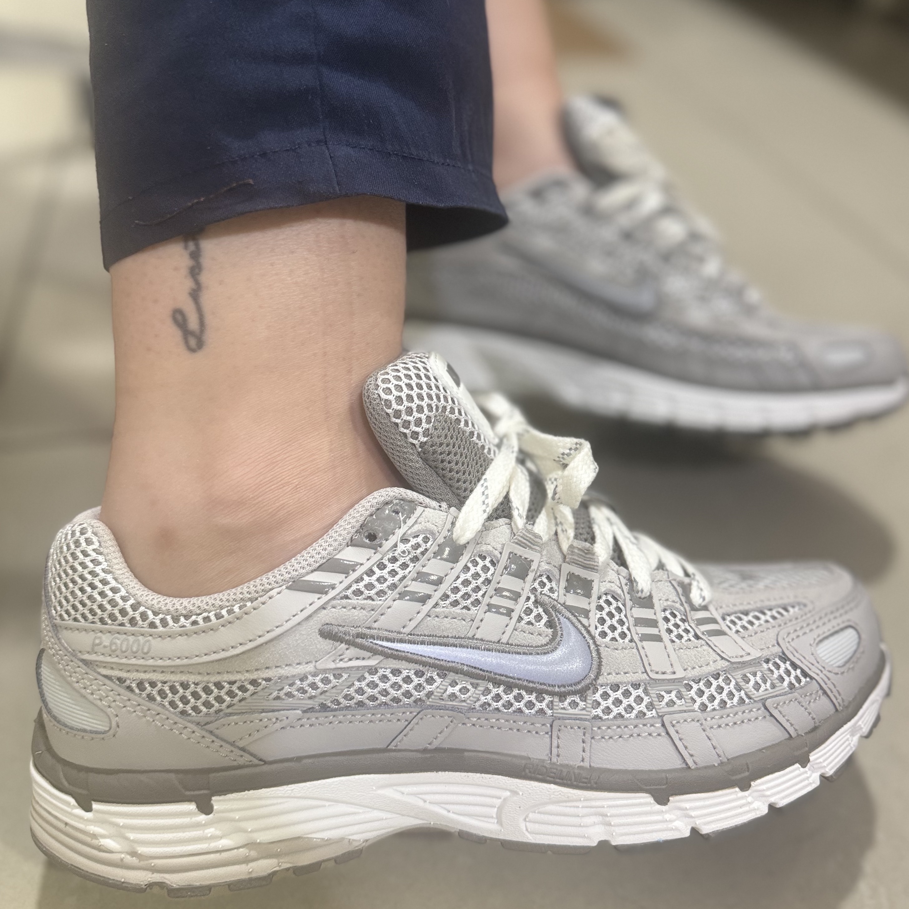 Nike P-6000 PRM Light Iron Ore 착용 스타일