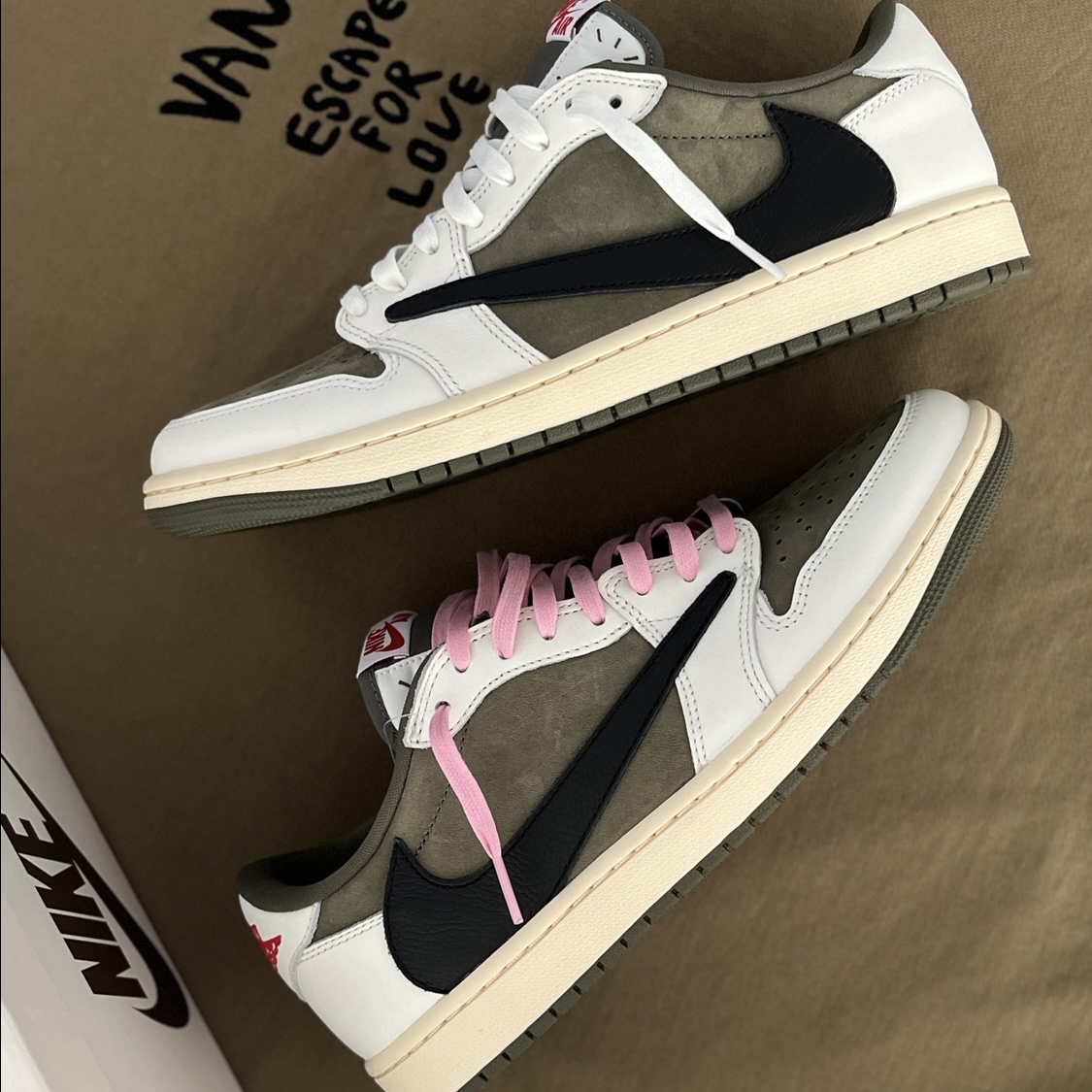 Jordan 1 x Travis Scott Retro Low OG SP Reverse Olive, Supreme x Nike Denim Short Black - 24SS 착용 스타일 - 1