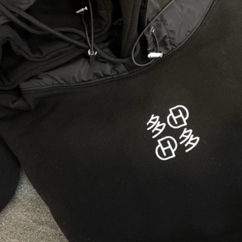 Gentle Monster x D'heygere Pierced 02 Silver 착용 스타일 - 3