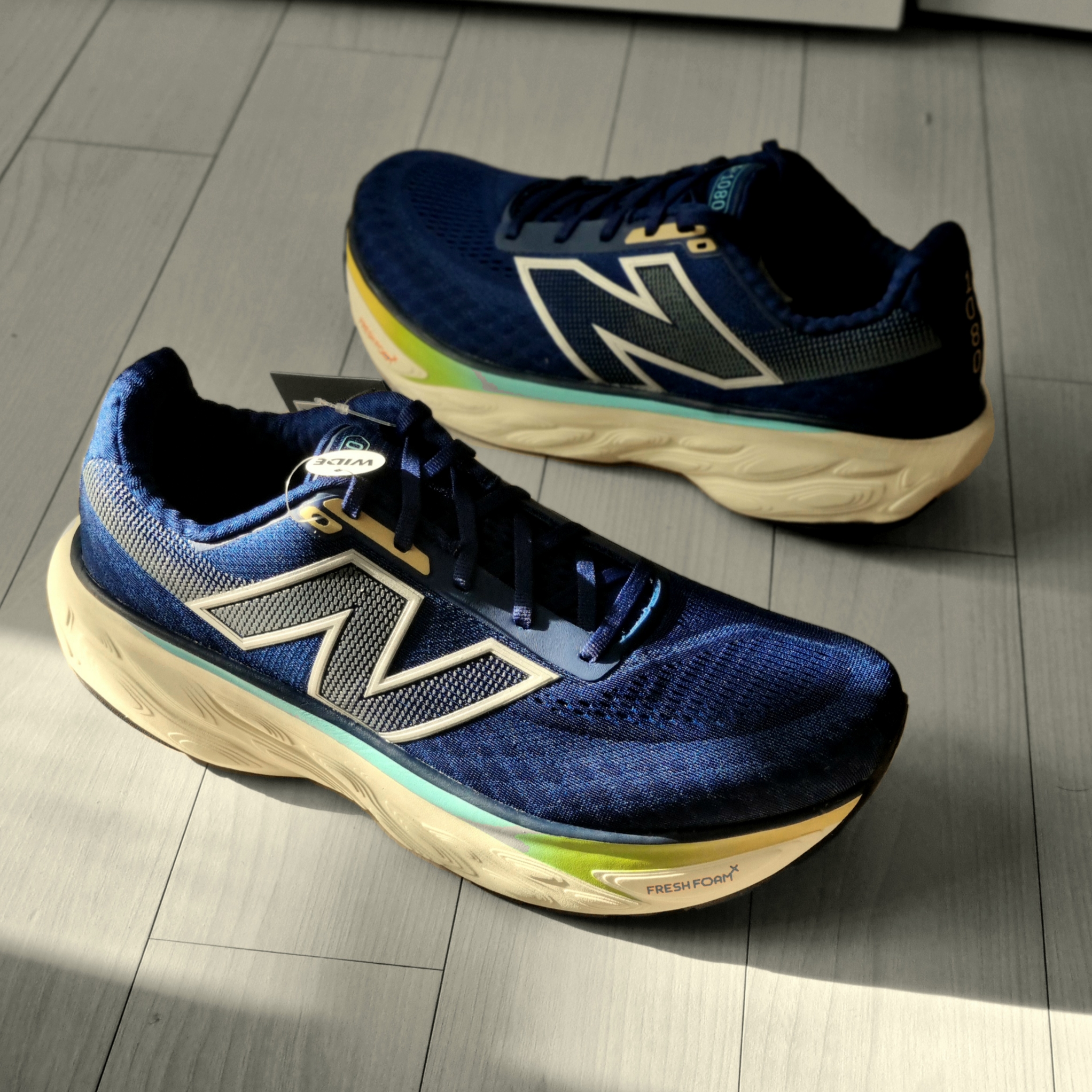 New Balance Fresh Foam X 1080v14 Inkwell Silver Metallic - 2E Wide, New Balance Fresh Foam X 1080v13 Grey Matter Cyber Jade - 2E Wide 착용 스타일