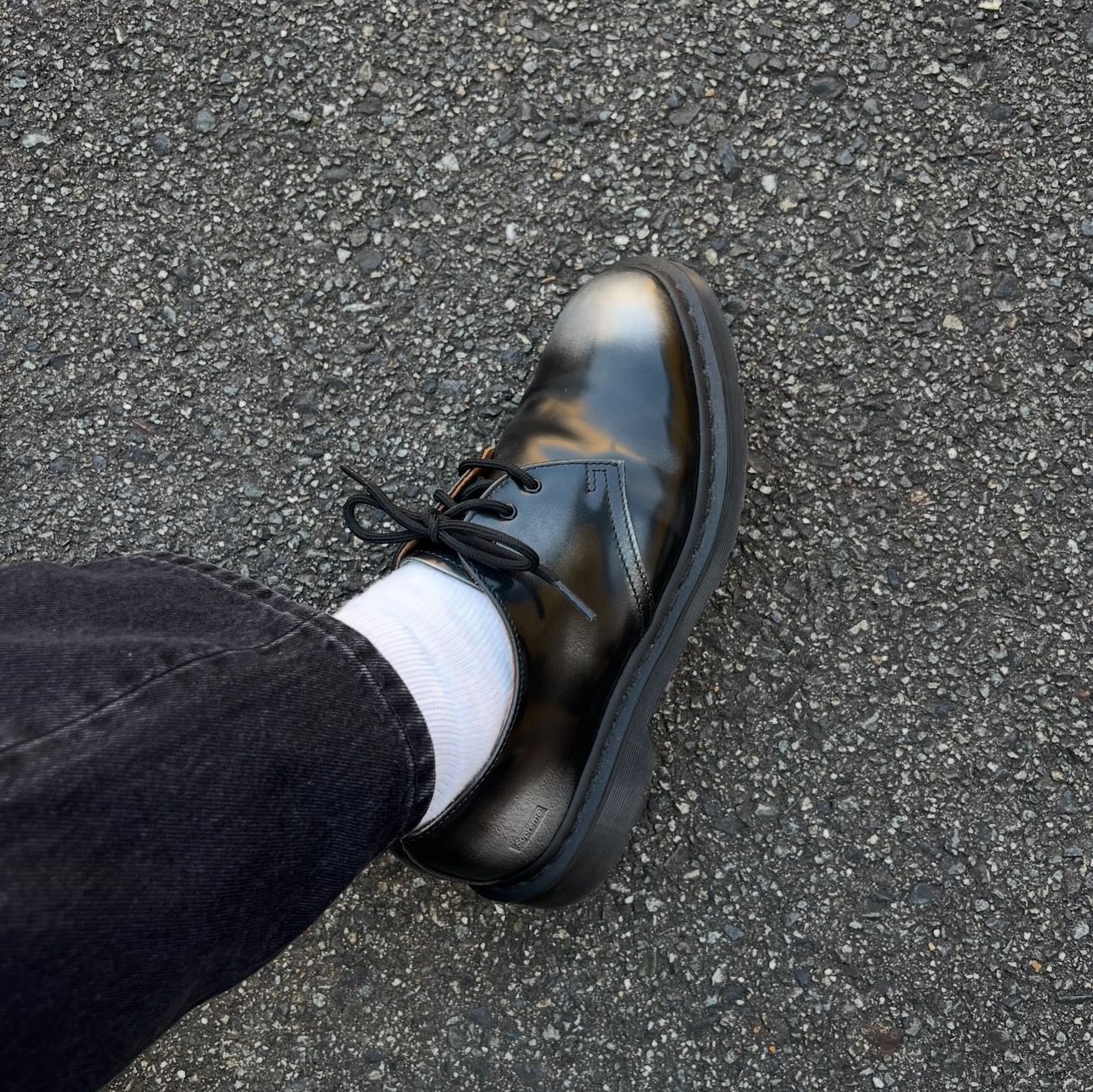 Dr. Martens x Supreme 1461 Gray Silver 착용 스타일