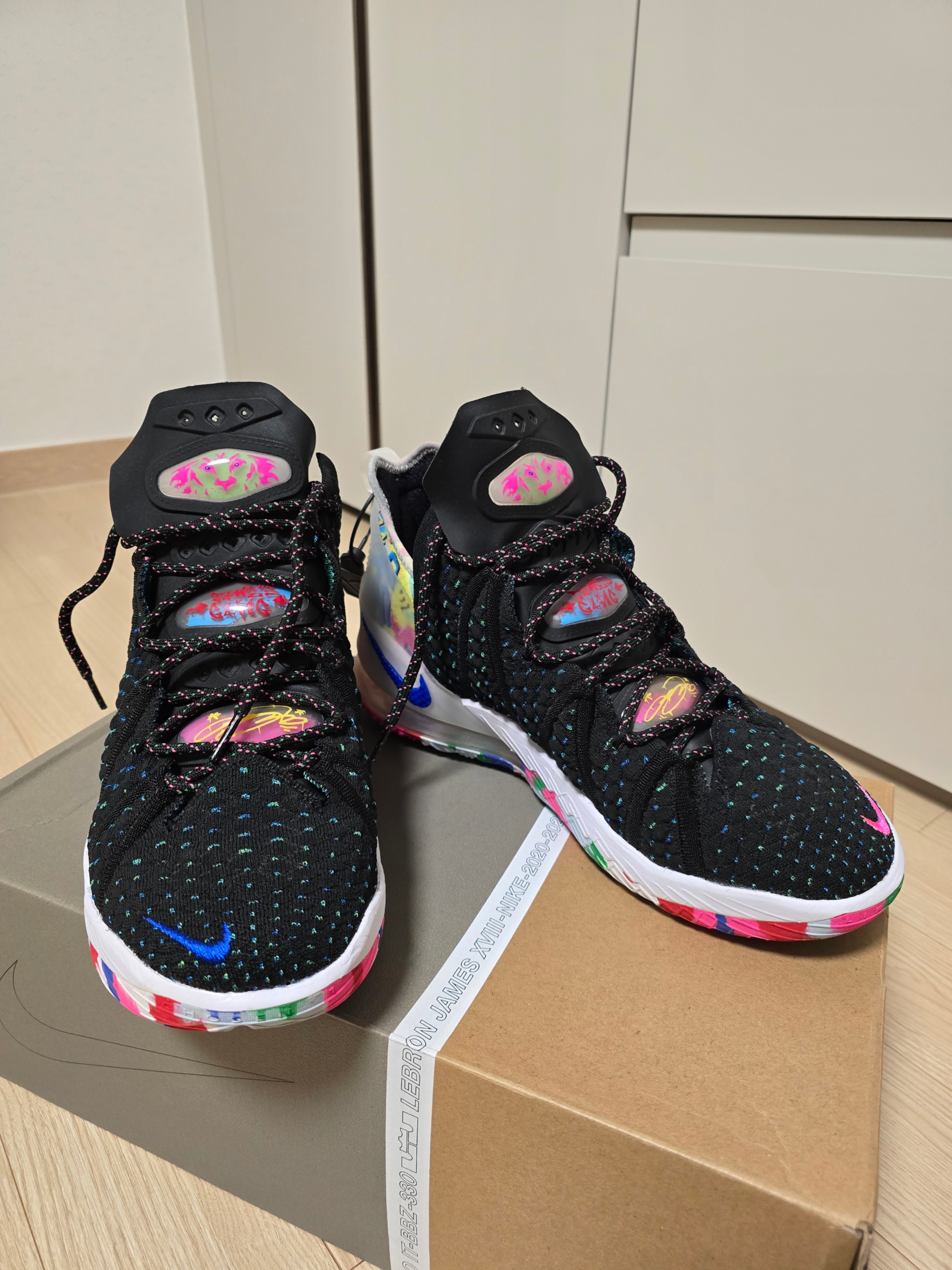 Nike LeBron 18 James Gang 착용 스타일