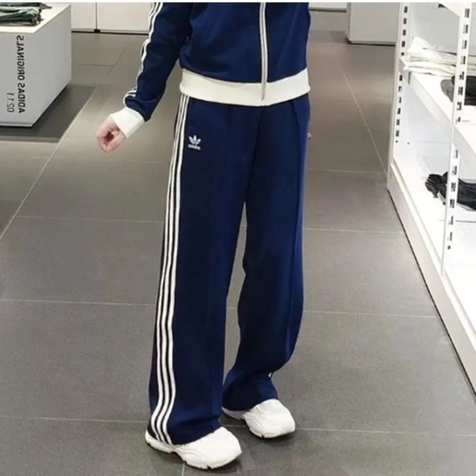 Adidas Adicolor Baggy Fit Firebird Track Pants Night Indigo - US Sizing 착용 스타일 - 1