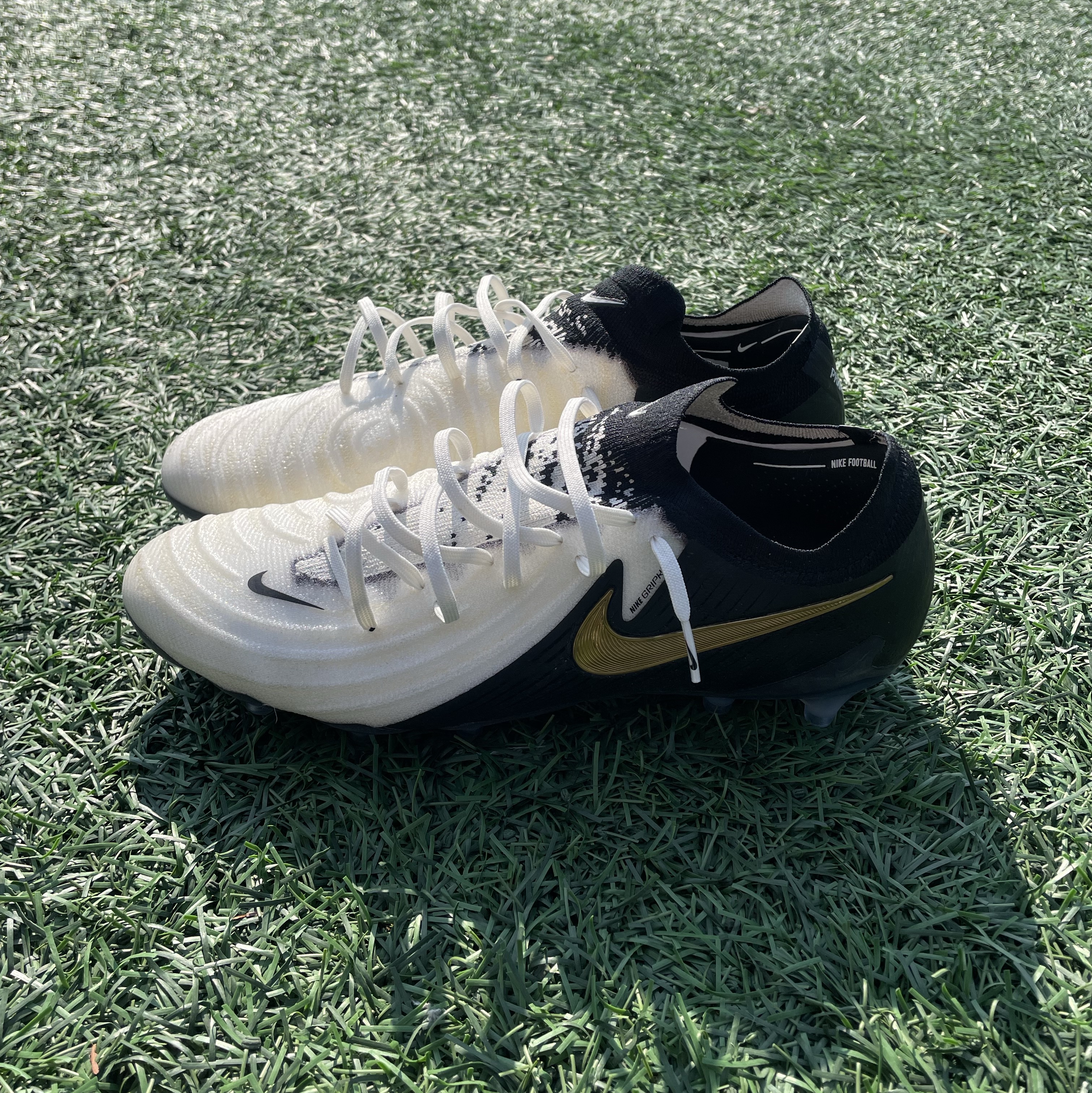 Nike Phantom GX 2 Elite AG White Metallic Gold Coin 착용 스타일