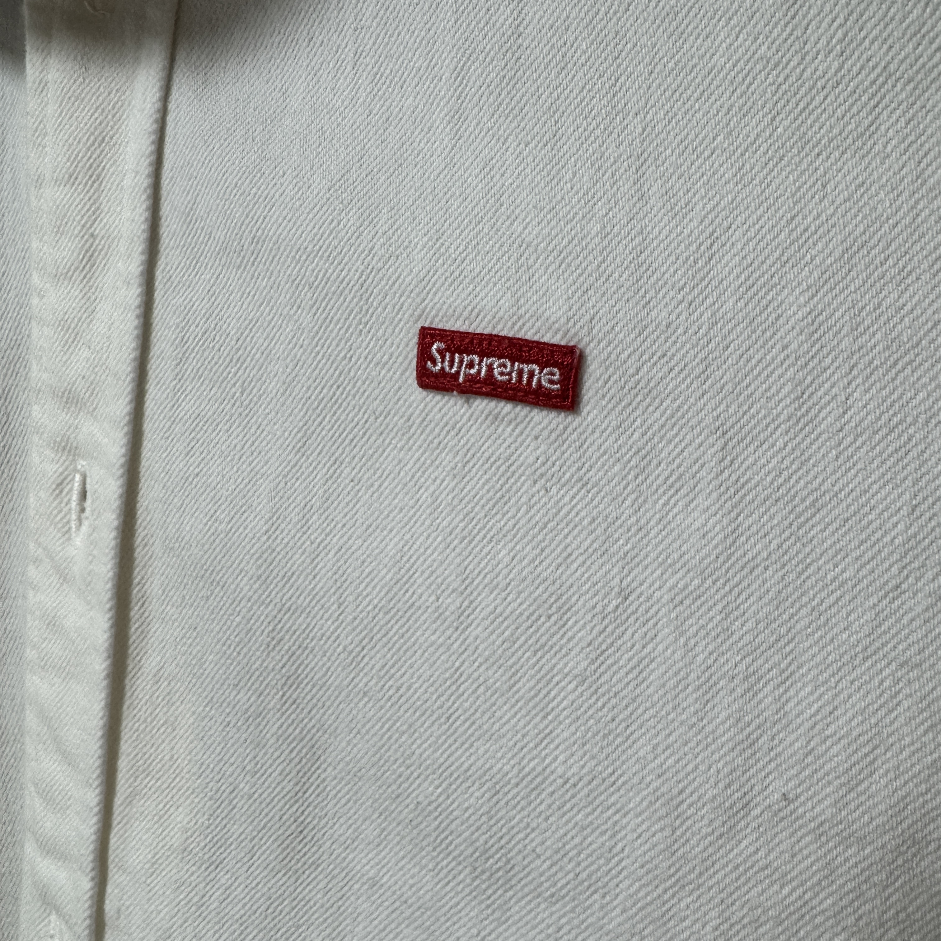 Supreme Small Box Shirt White Denim - 24FW 착용 스타일 - 2
