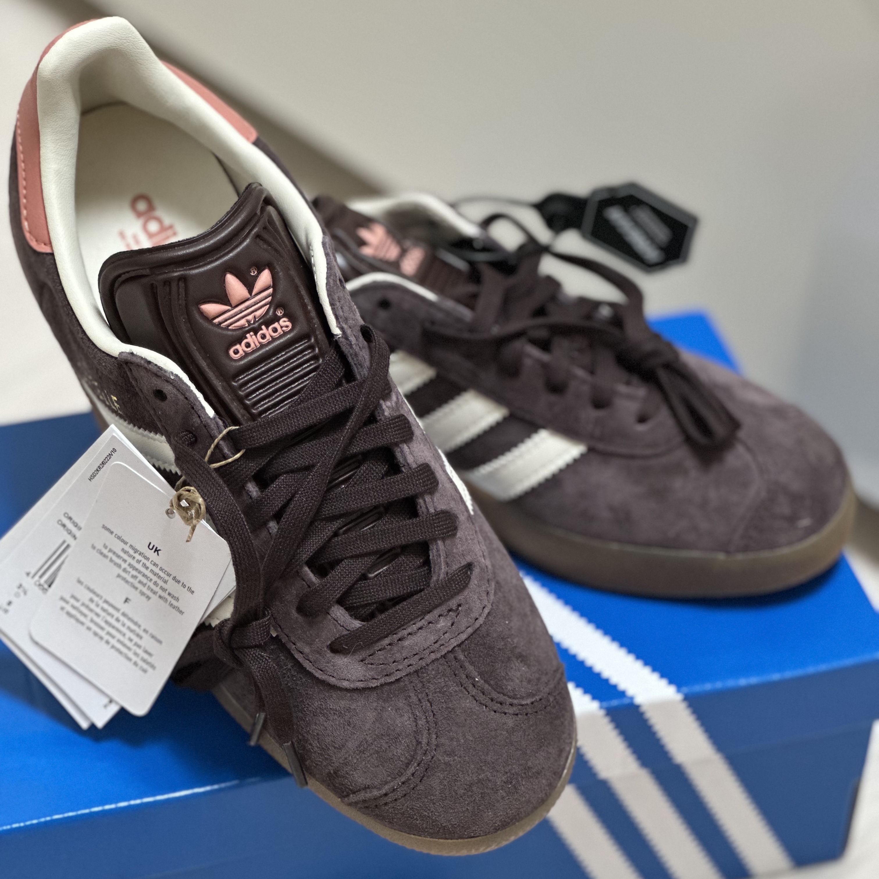 (W) Adidas Gazelle Shadow Brown 착용 스타일 - 2