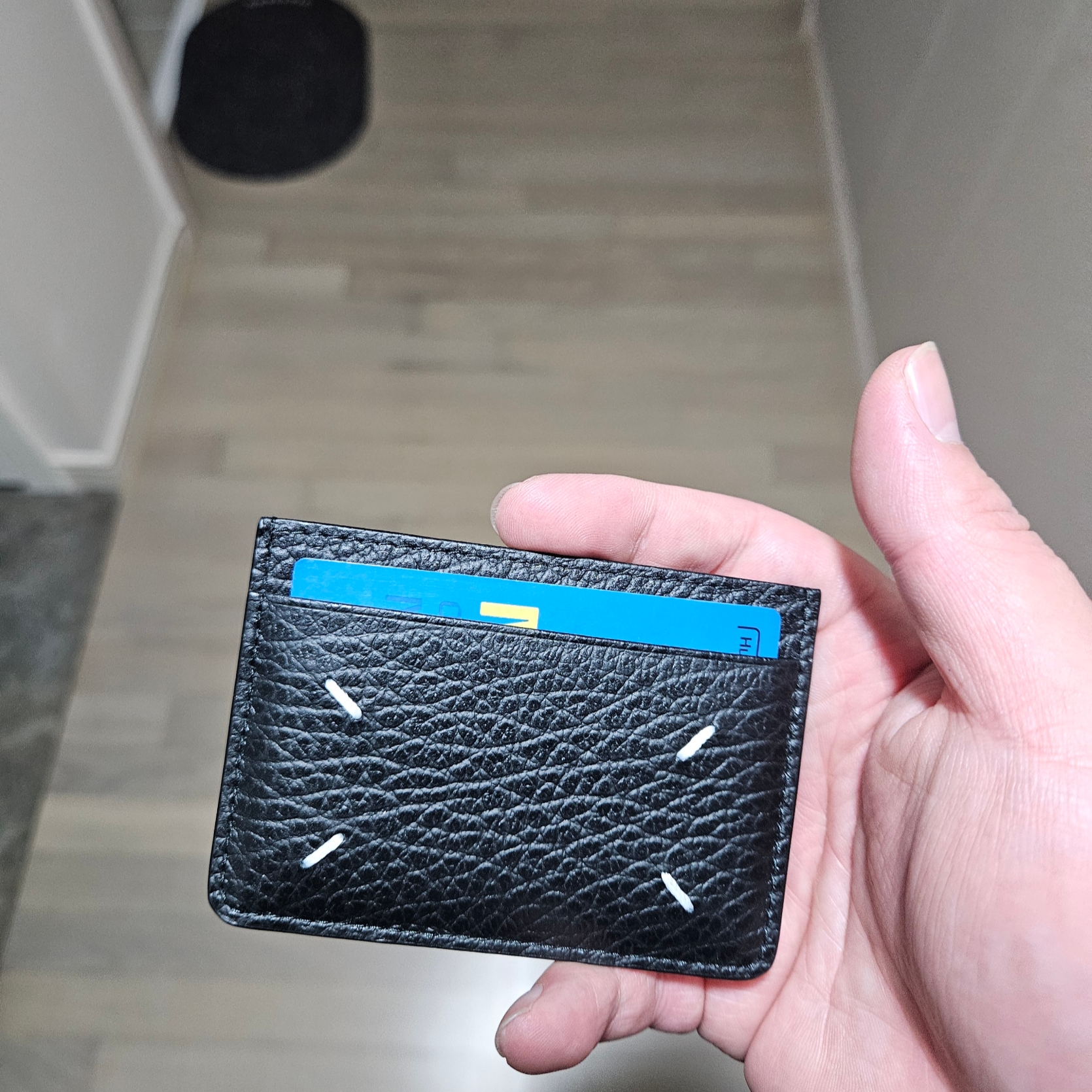 Maison Margiela Four Stitch Card Holder Black 착용 스타일