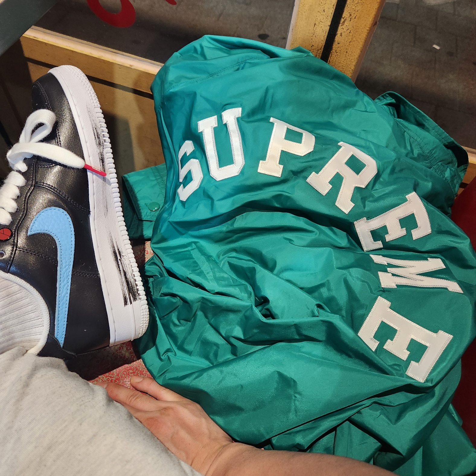 Supreme x Champion Coaches Jacket Green - 24SS 착용 스타일