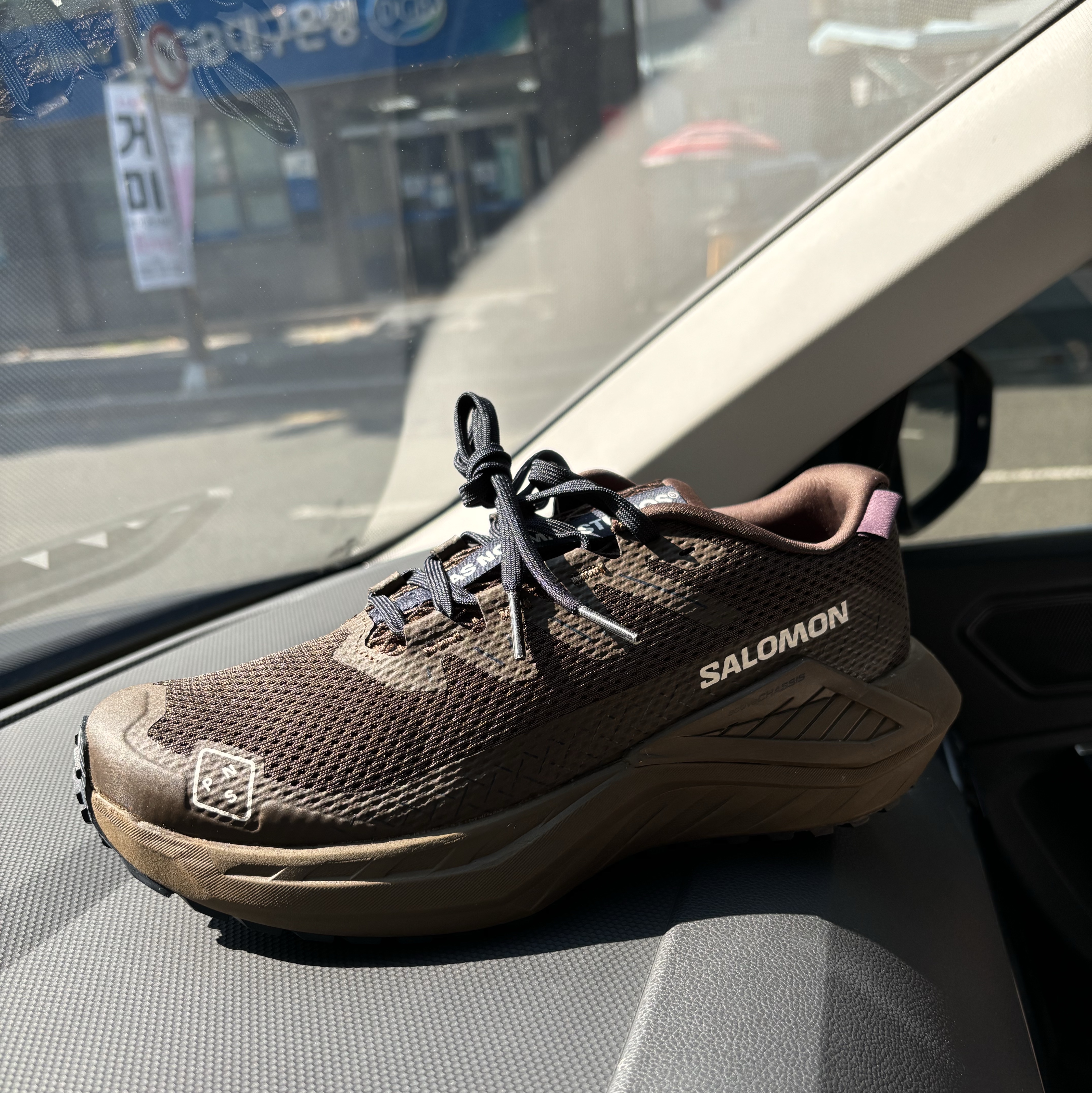 Salomon x Pas Normal Studios DRX Defy Grvl Earth Brown Wren 착용 스타일 - 1