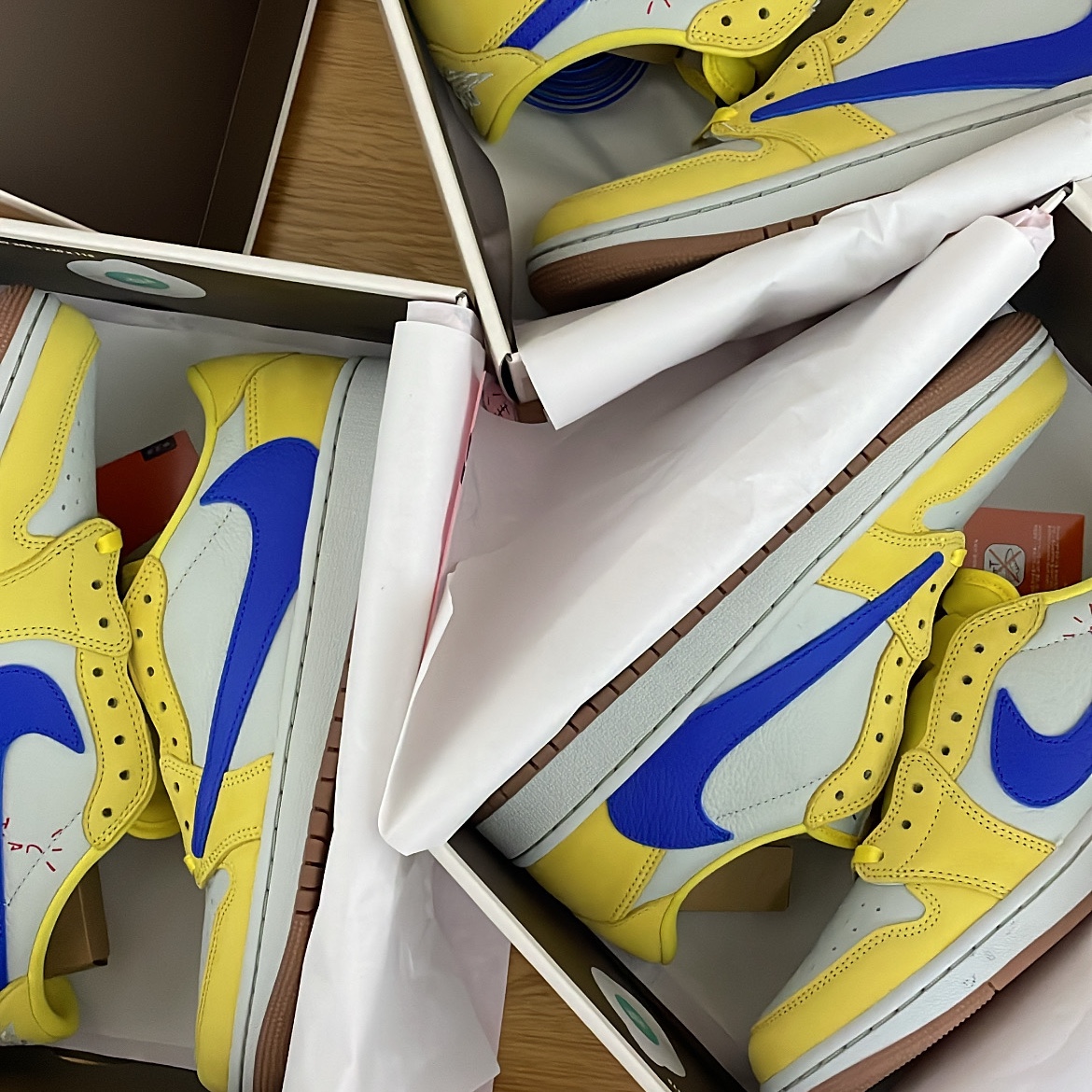 (W) Jordan 1 x Travis Scott Retro Low OG SP Canary 착용 스타일