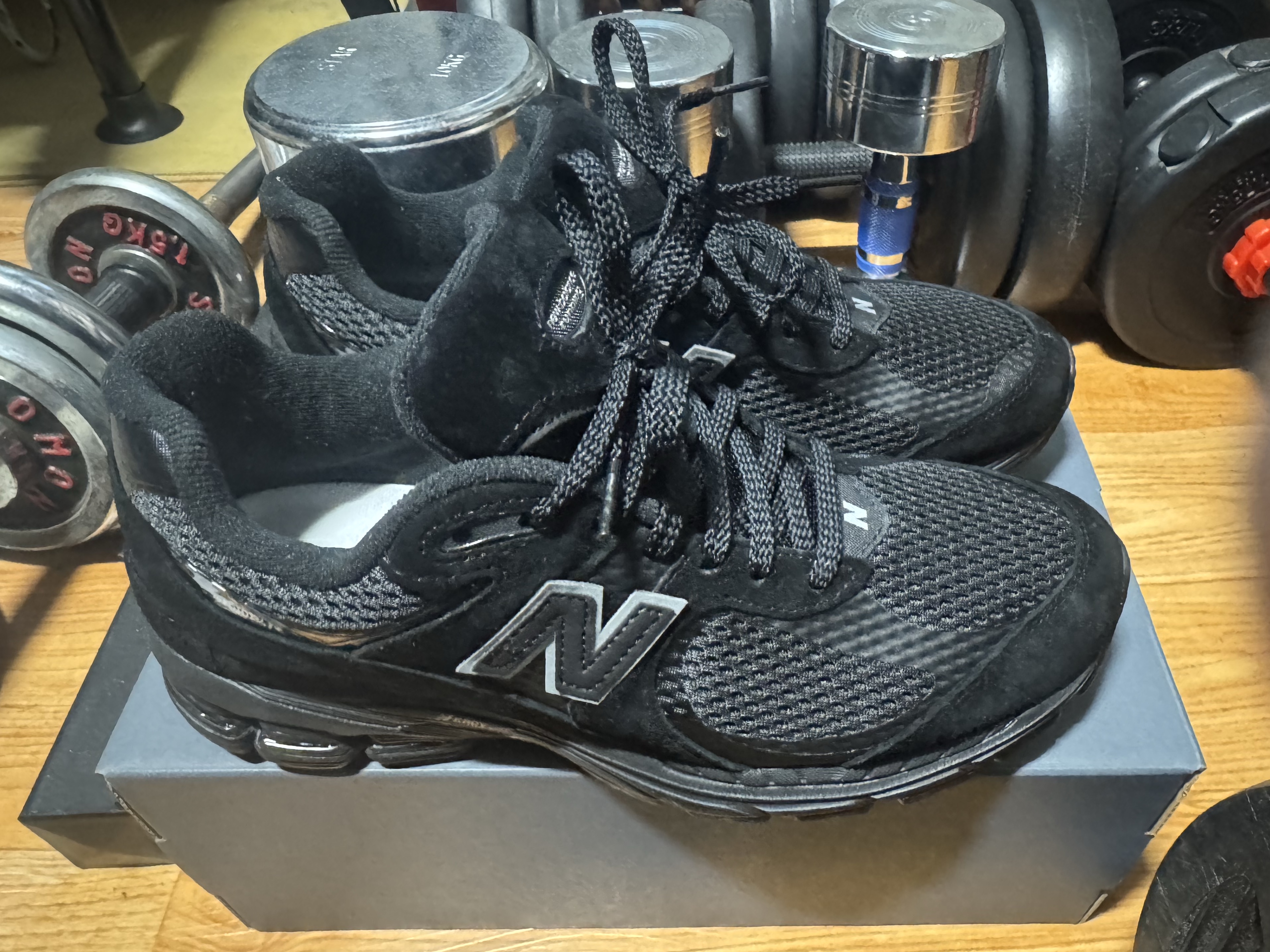 New Balance 2002 Black, New Balance 2002R Black 착용 스타일