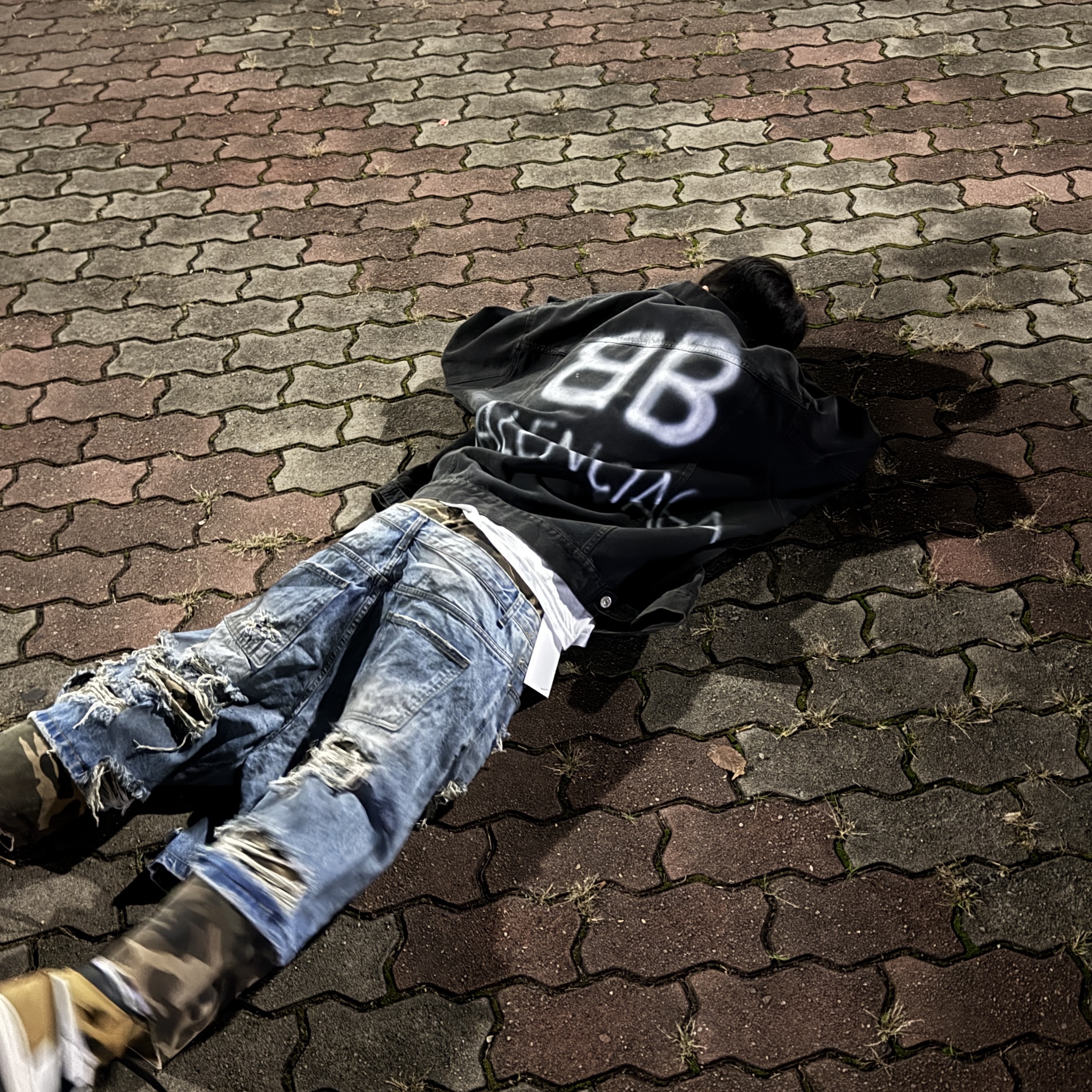 Balenciaga Spray Paint Logo Denim Jacket Black, Jordan 1 Retro High Rookie of the Year 착용 스타일 - 2