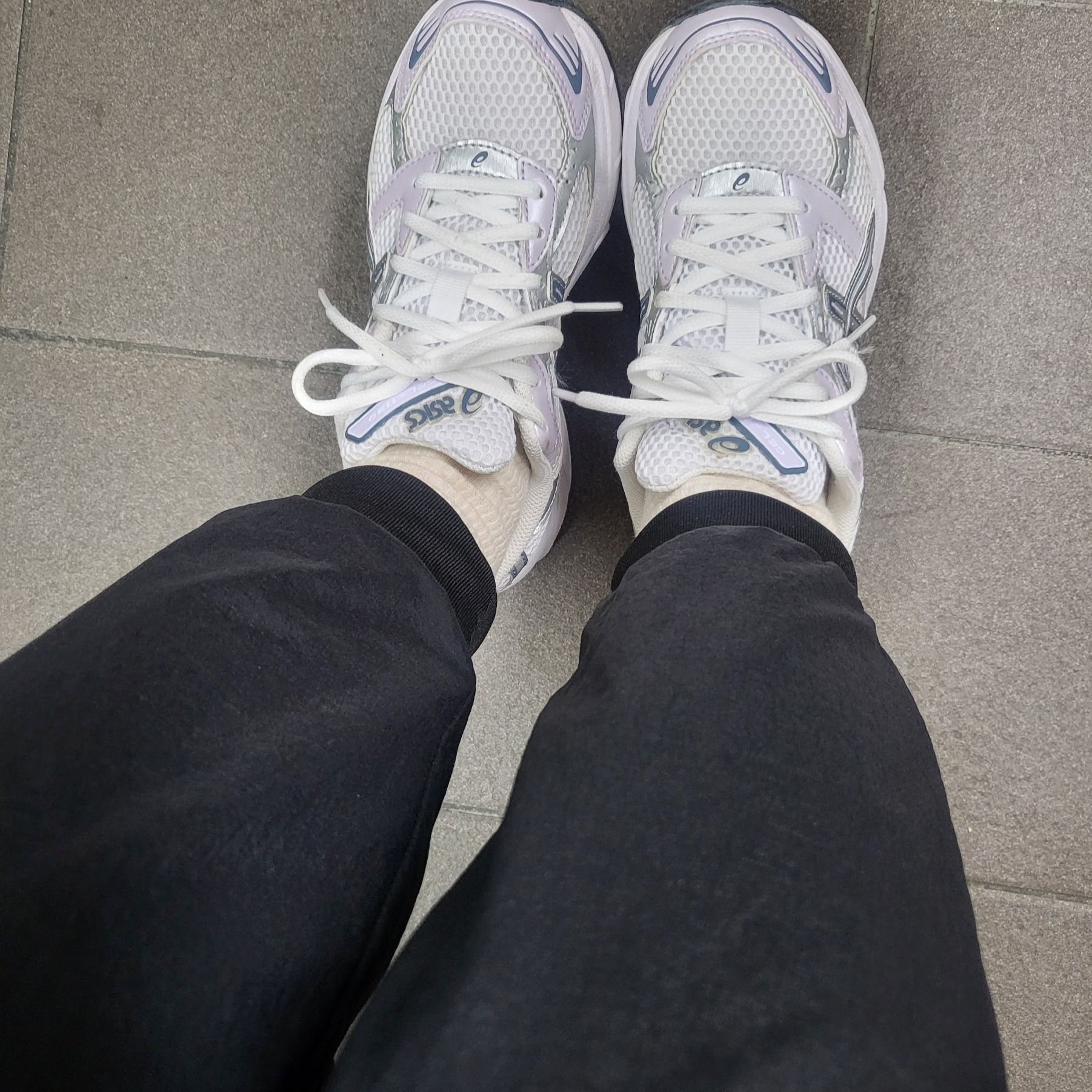 (W) Asics Gel-1130 White Faded Ash Rock 착용 스타일
