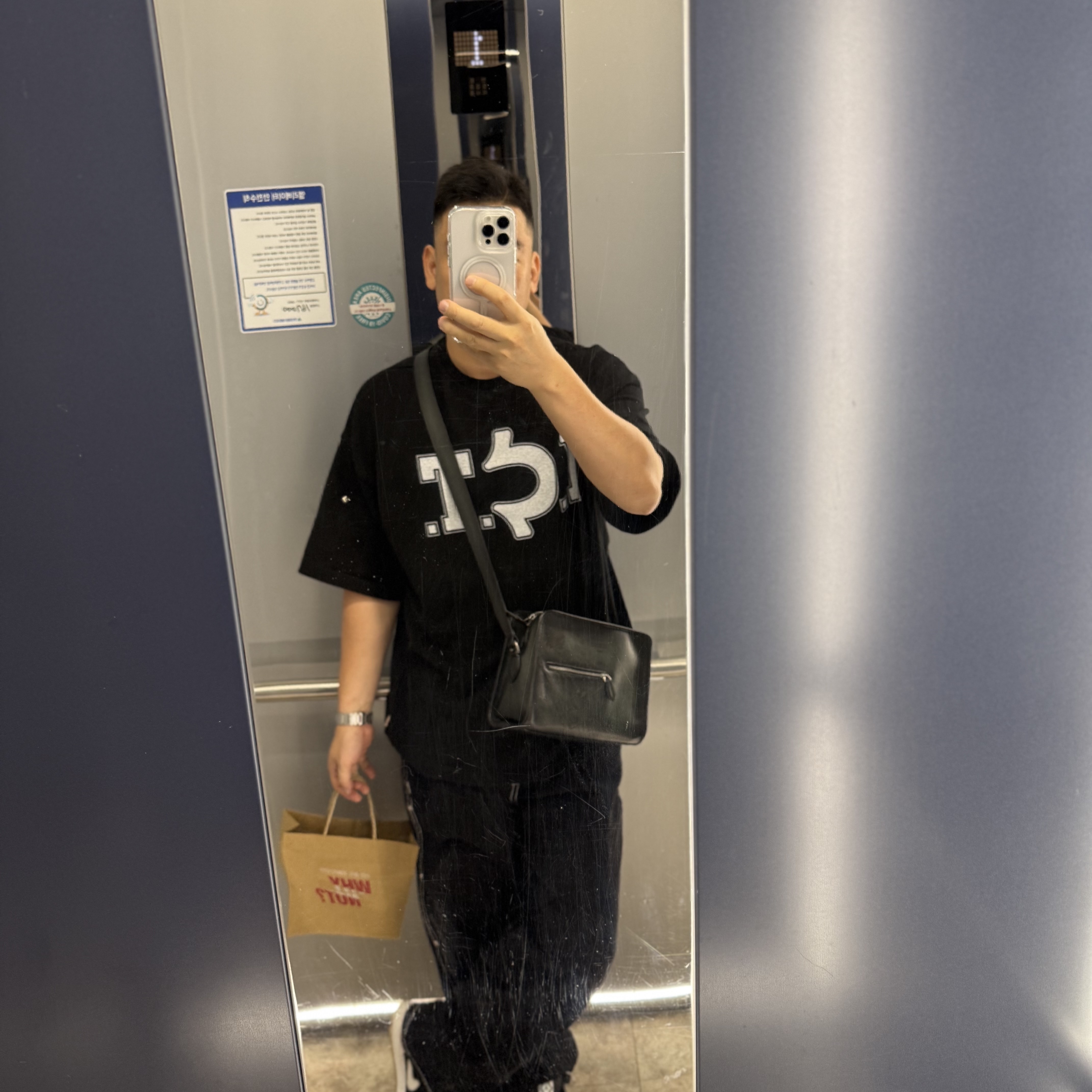 True Religion Guardian Pants Black, True Religion x Icyto Short Sleeved T-Shirt Black 착용 스타일
