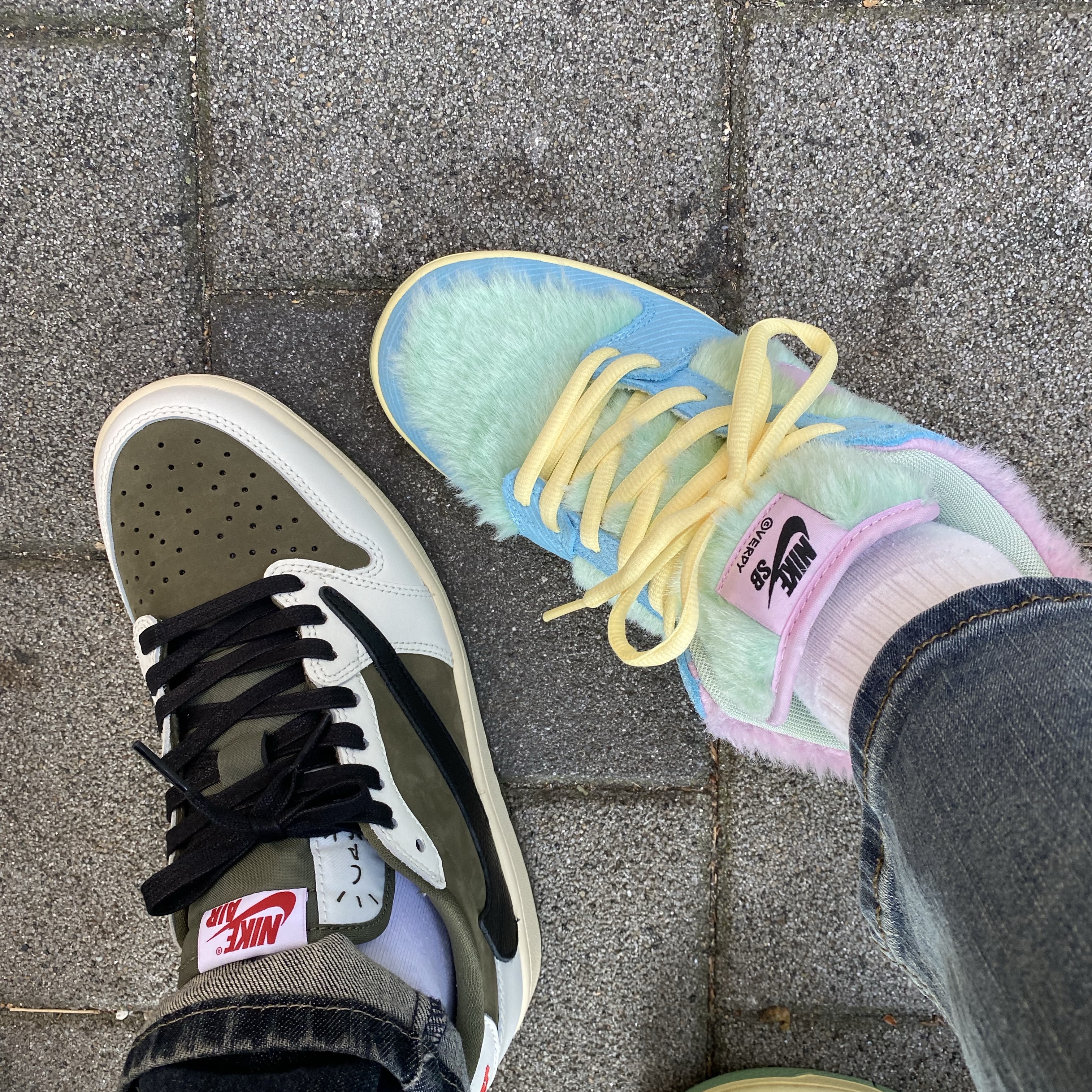 Jordan 1 x Travis Scott Retro Low OG SP Reverse Olive, Nike x Verdy SB Dunk Low Pro Blue Gaze and Enamel Green 착용 스타일 - 1