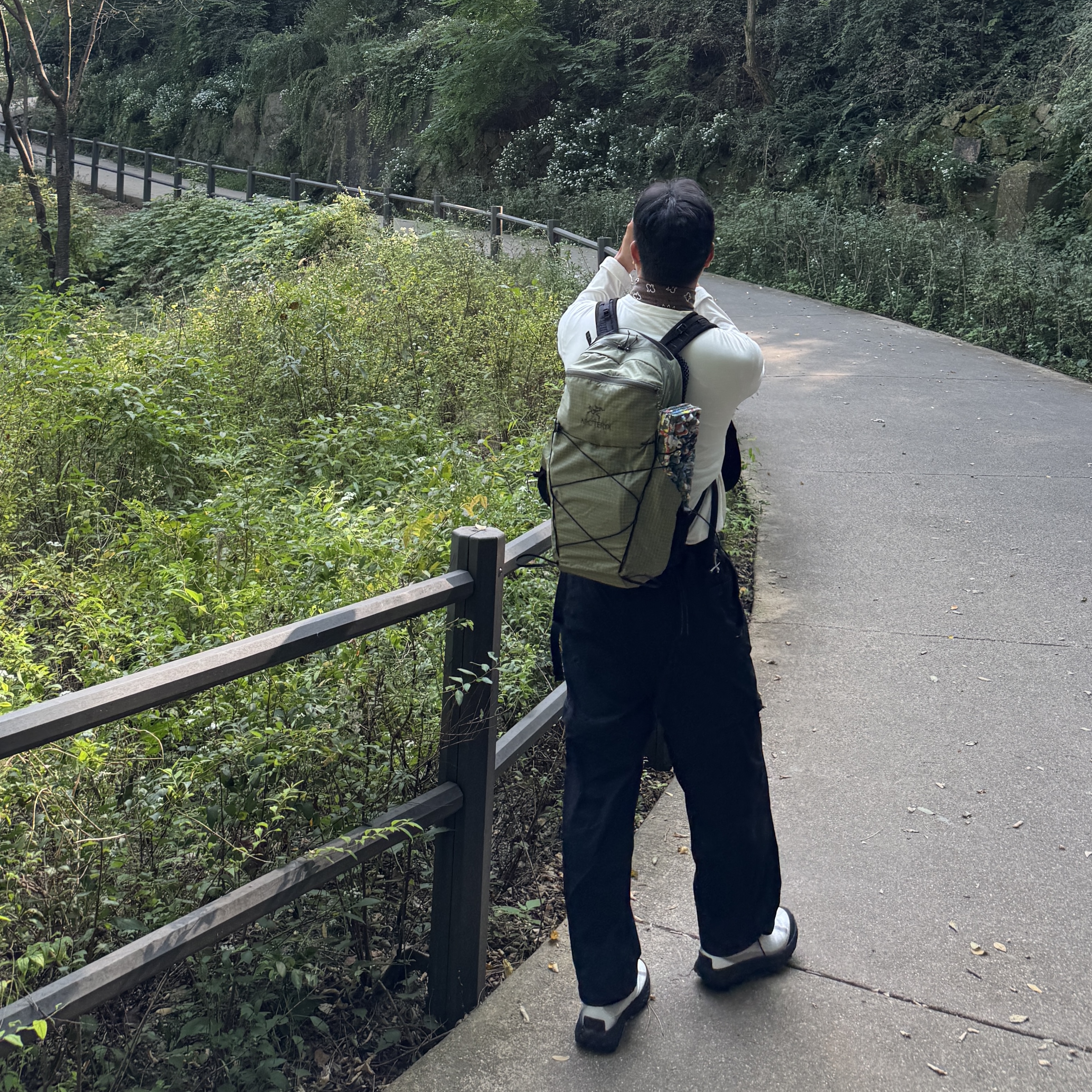 Arc'teryx Aerios 18 Backpack Chloris Forage, Nike ACG Zip-Off Trail Pants Black - Asia 착용 스타일