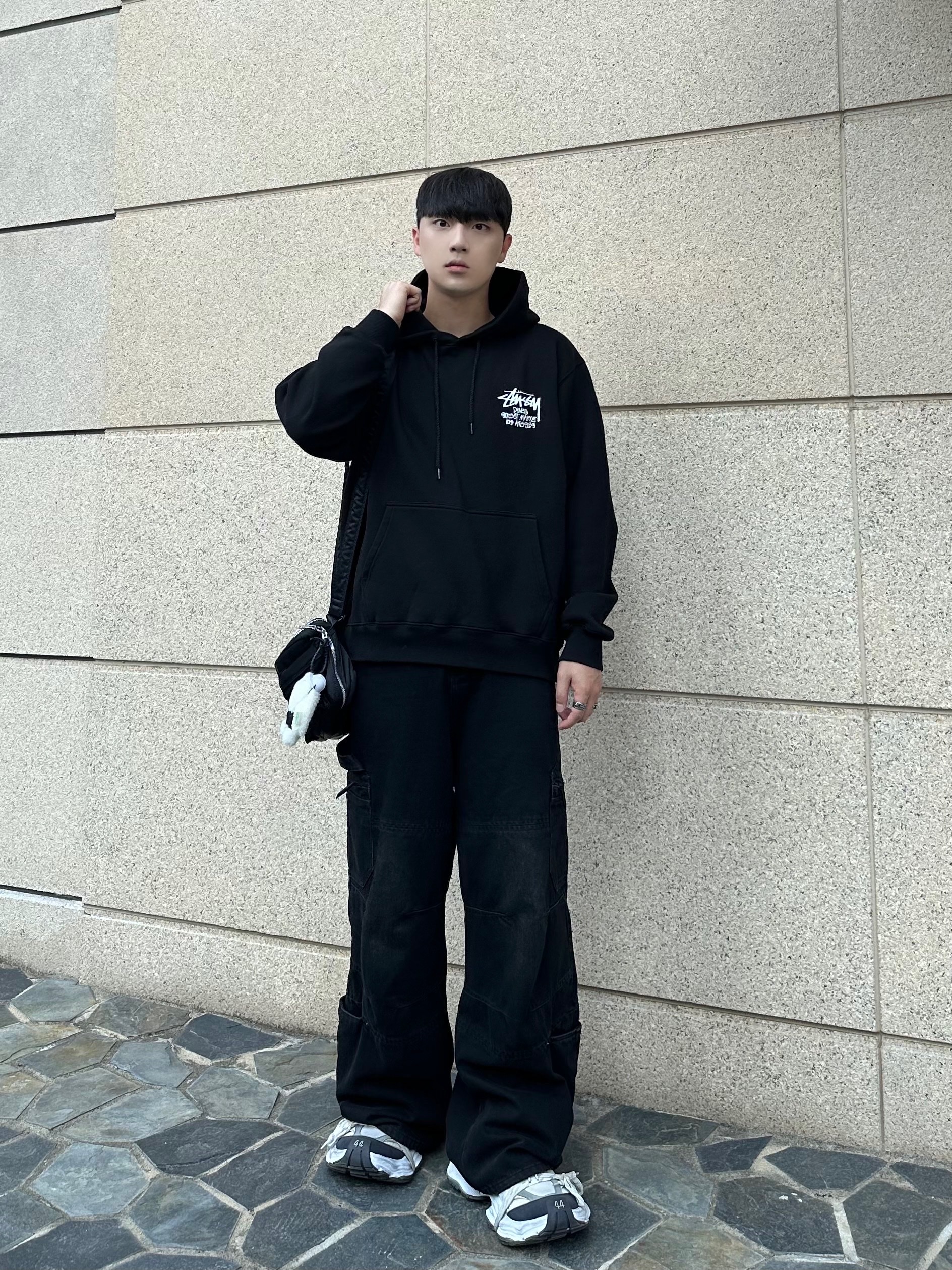 Balenciaga Cargo Sneakers White Grey, Porter Force Shoulder Bag S Black 착용 스타일 - 2