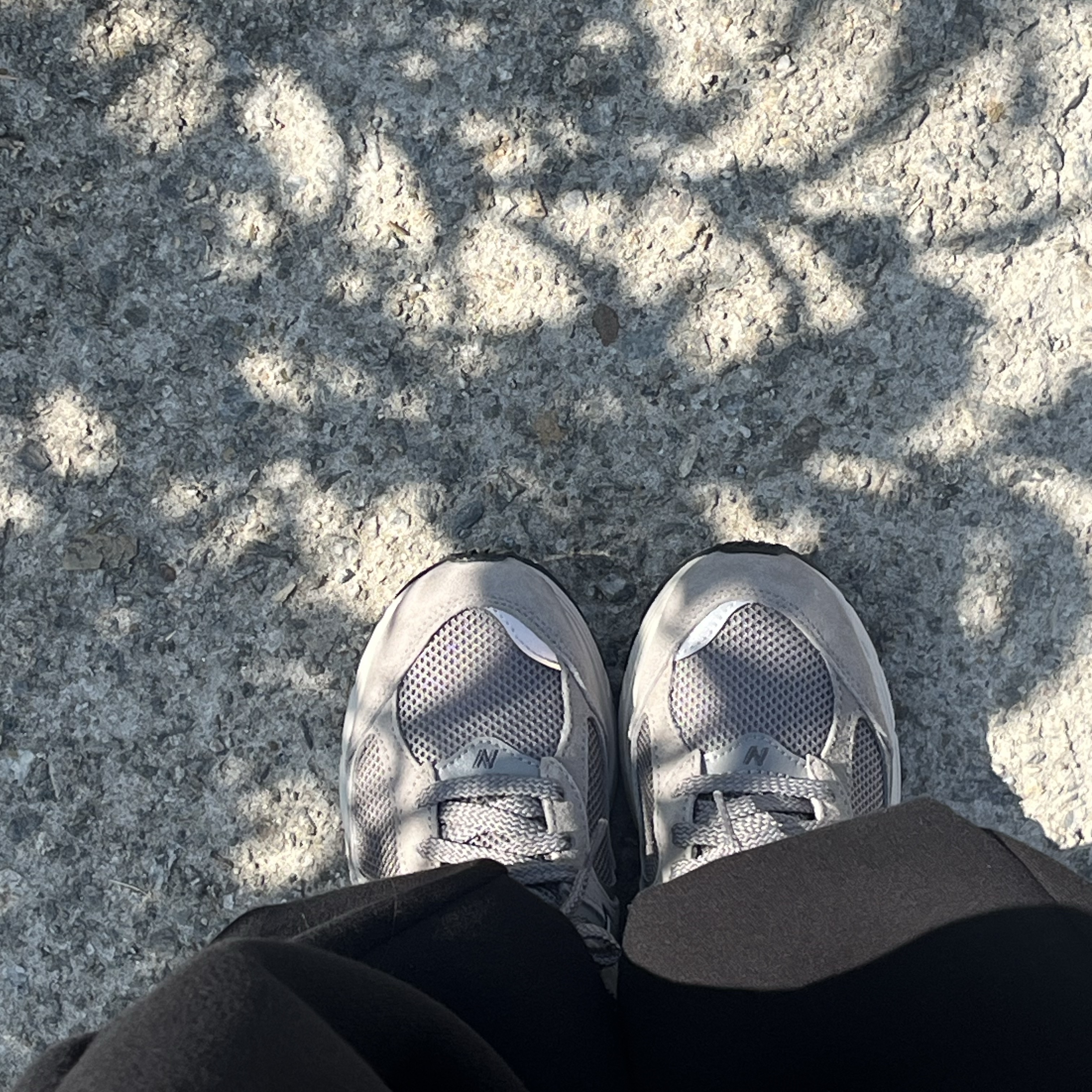 New Balance 2002R Grey 착용 스타일 - 1
