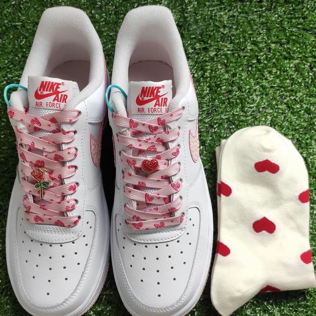 (W) Nike Air Force 1 '07 Valentine Day 2022 착용 스타일