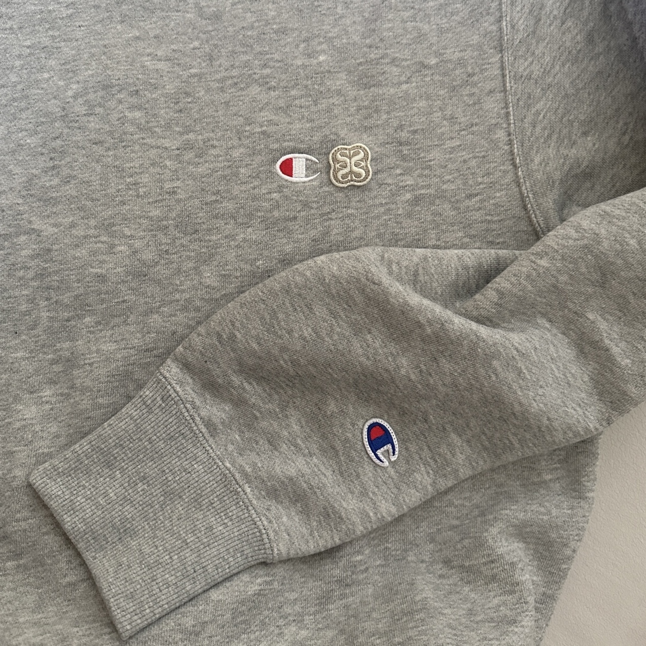 Champion x Satur French Terry Crewneck Sweatshirt Melange Grey 착용 스타일 - 1