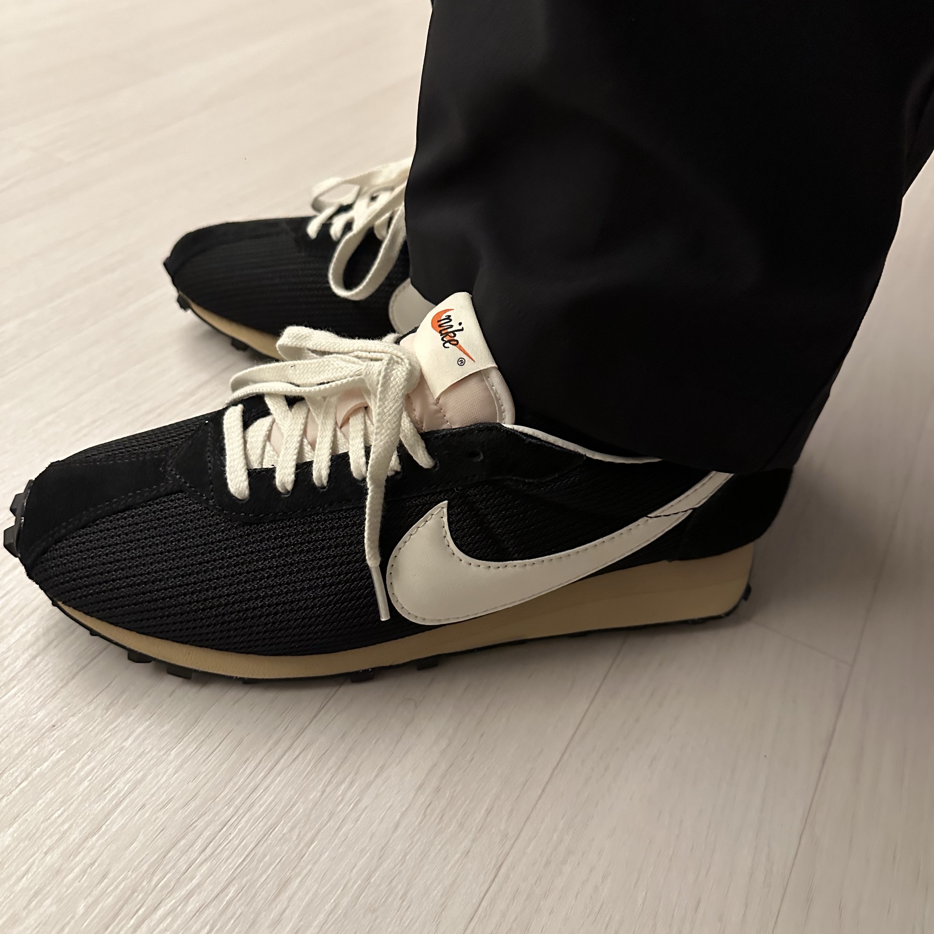 Nike LD-1000 SP Black and Sail 착용 스타일
