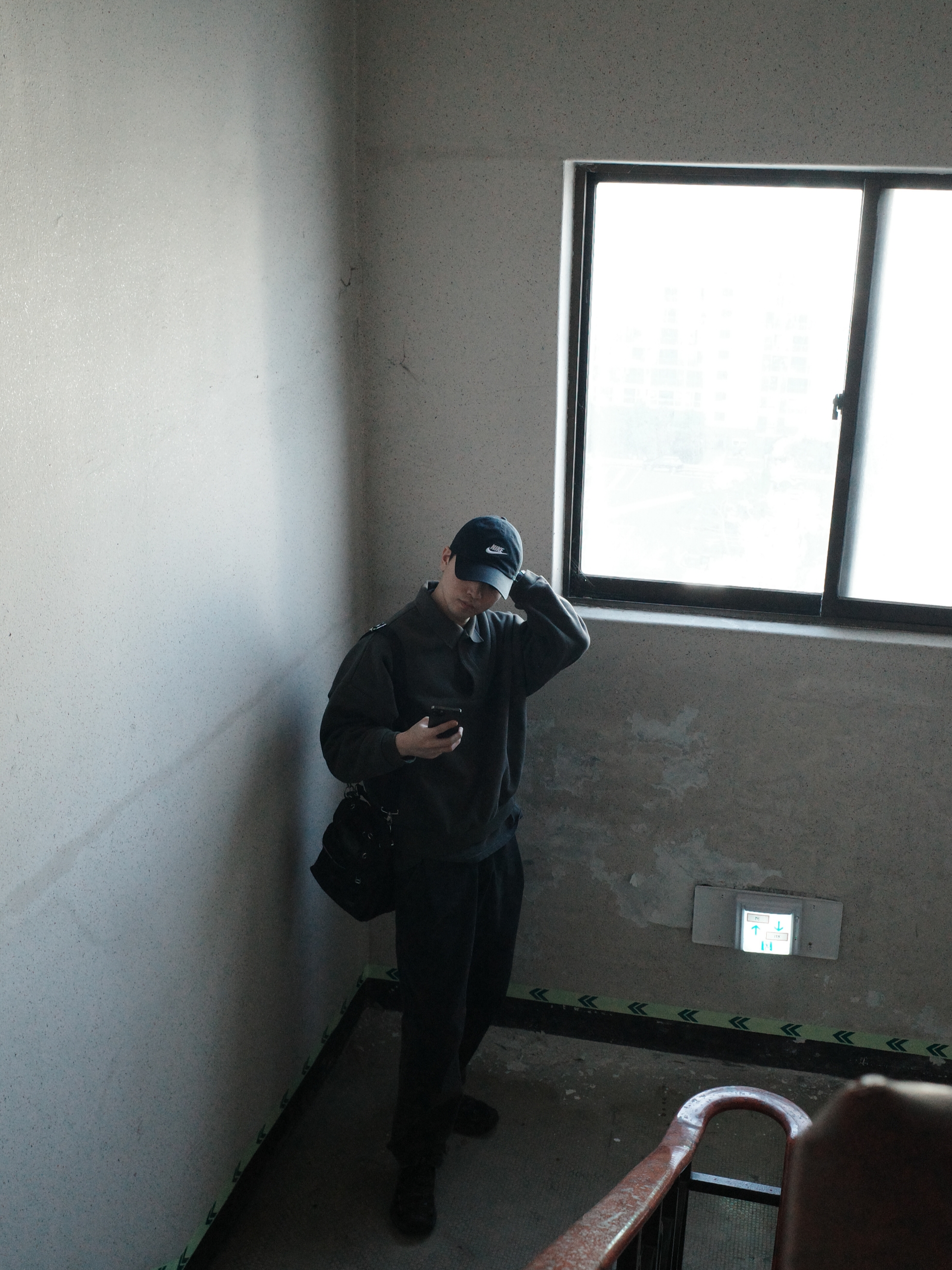 Essentials Longsleeve Polo Ink - 24SS, Nike Heritage 86 Futura Washed Cap Black White 착용 스타일 - 1