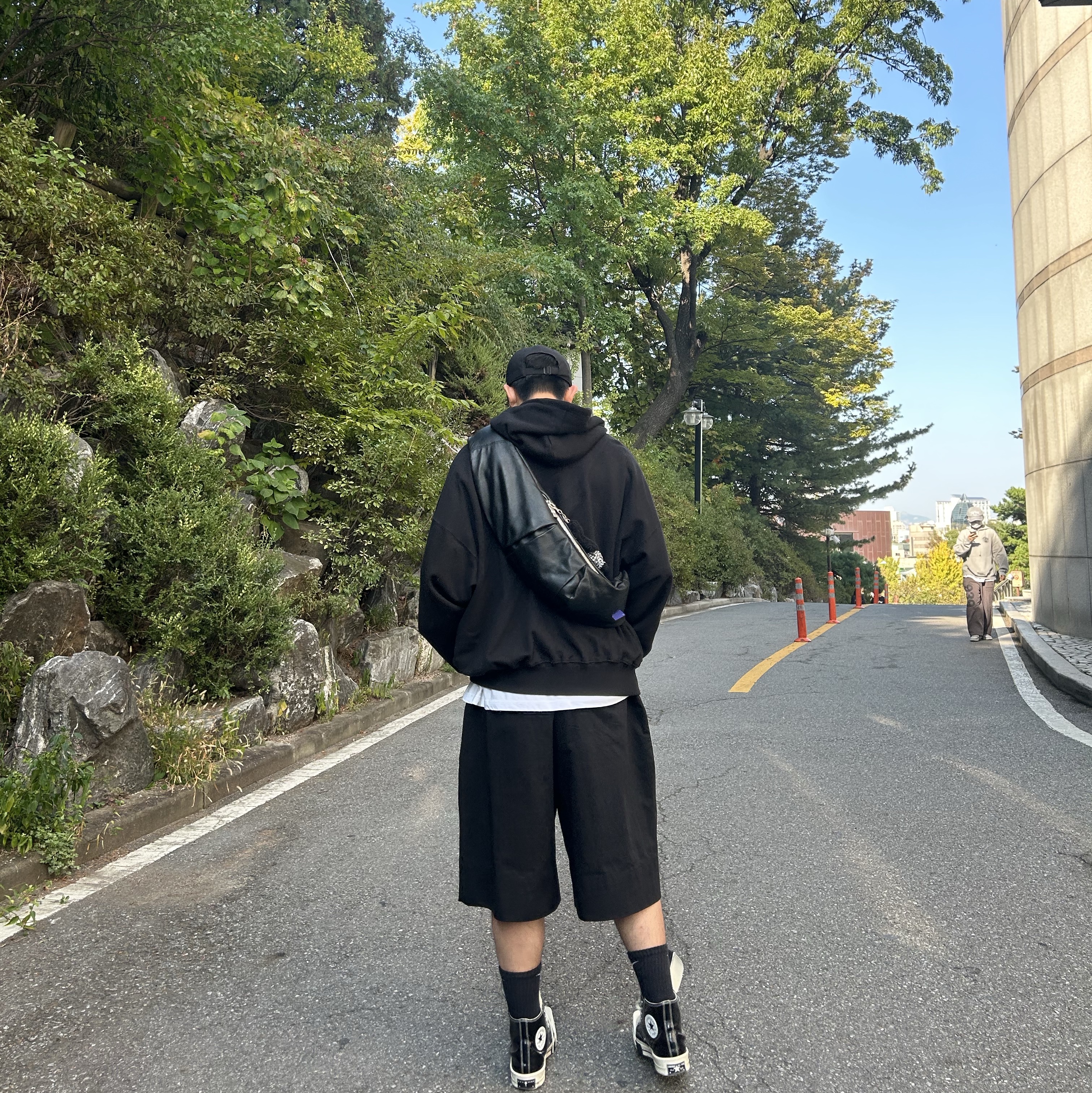 Nike x Drake Nocta Golf Cap Black, Ader Error x Zara Leather Shoulder Bag with Knot Black 착용 스타일 - 3