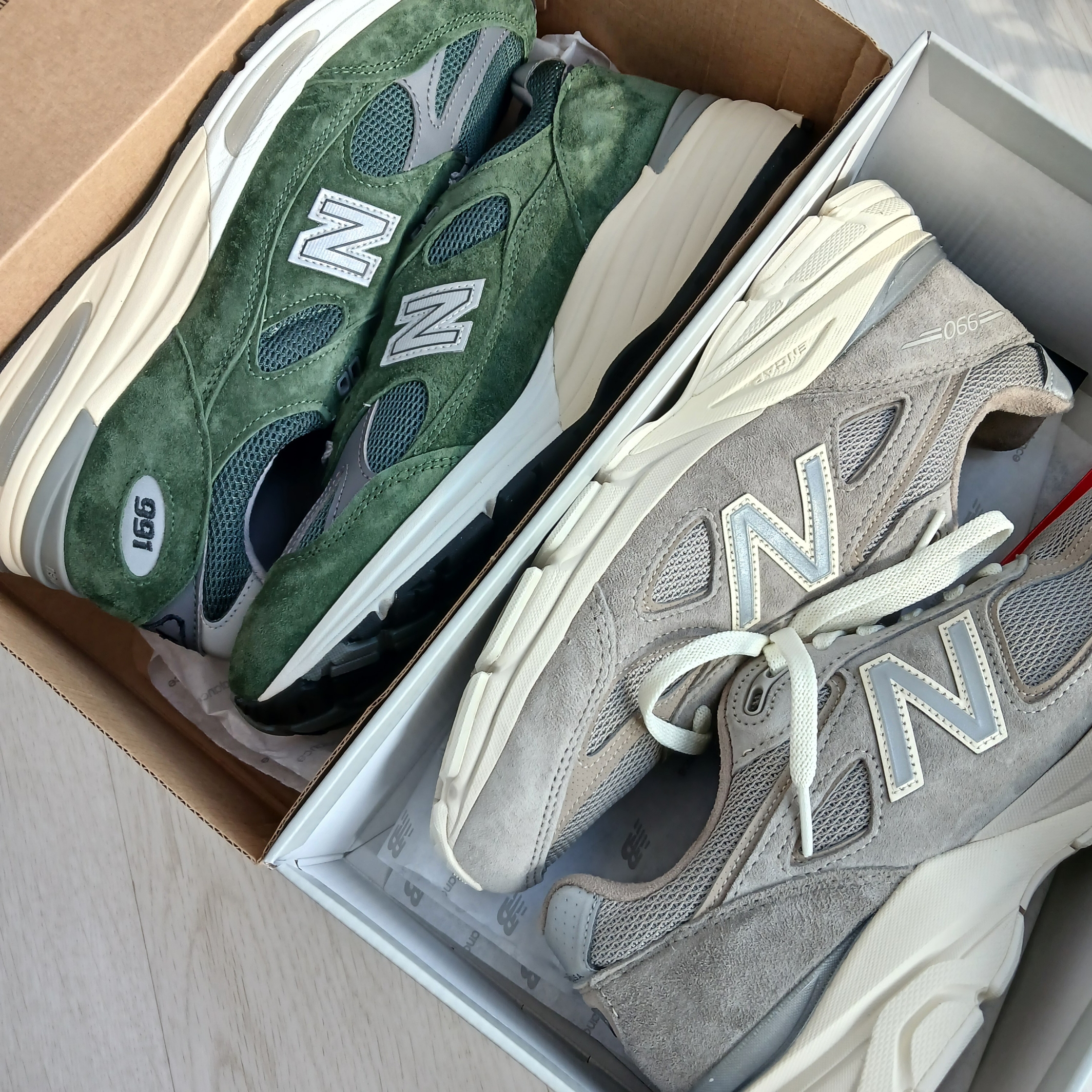 New Balance 991v2 Made in UK Kombu Green, New Balance x Kith 101 990v4 Made in USA Moonrock 착용 스타일 - 1