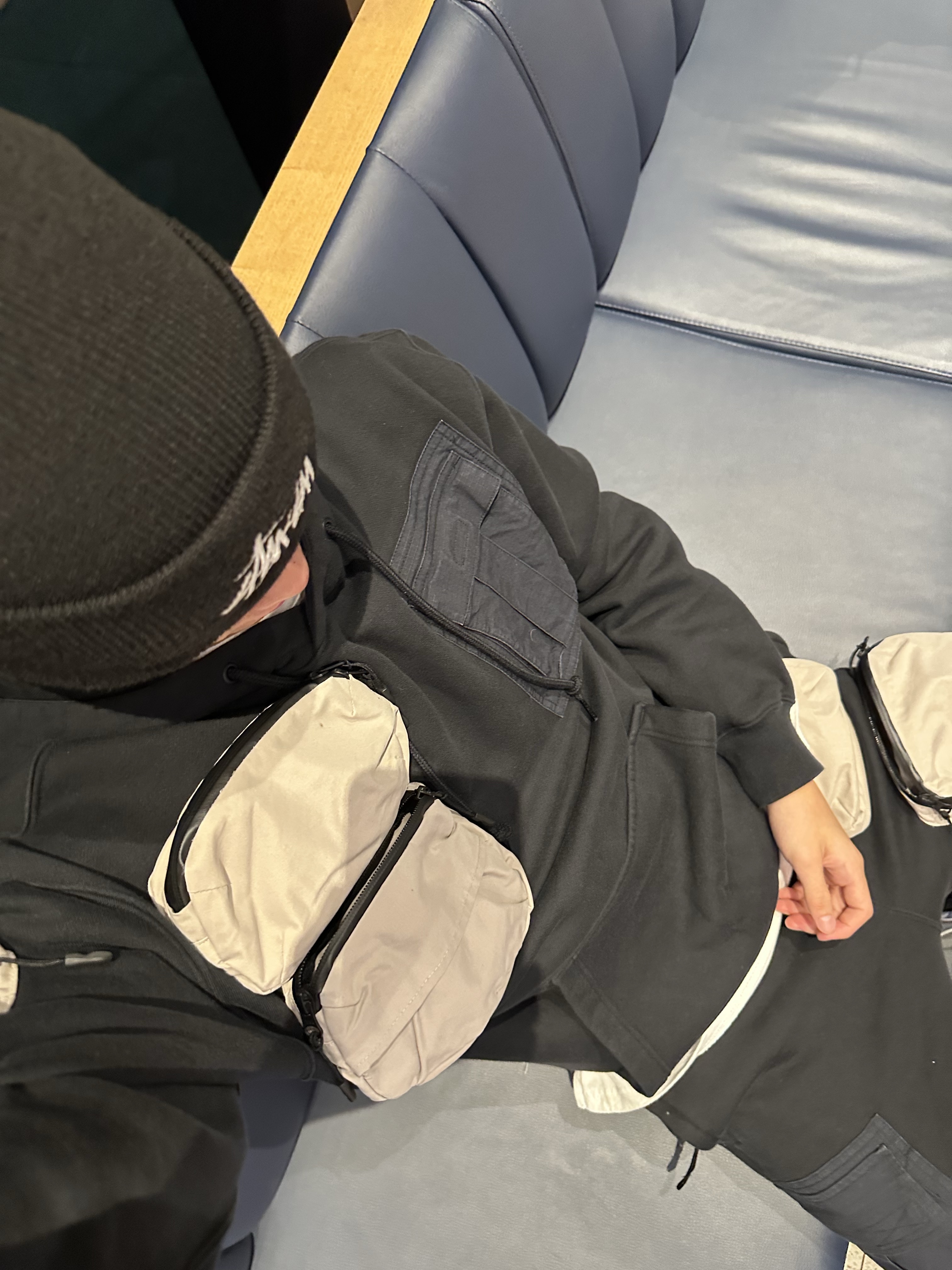 Jordan 1 Retro High OG University Blue, Nike x Travis Scott NRG AG Utility Sweatpants Black 착용 스타일 - 2