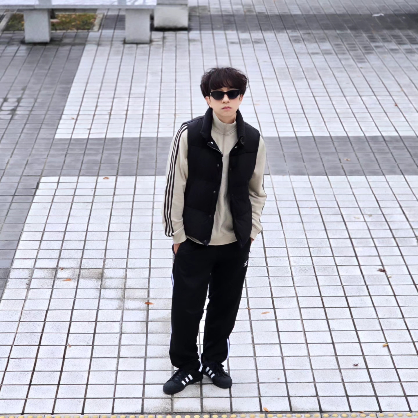 Adidas Adicolor Classic 3-Stripes Half-Zip Sweatshirt Black White - KR Sizing, Adidas Adicolor Classic 3-Stripes Half-Zip Sweatshirt Black White - US Sizing 착용 스타일 - 2
