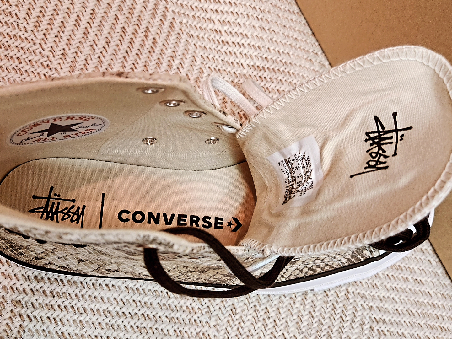 Converse x Stussy Chuck 70 High Leather Snakeskin 착용 스타일 - 4