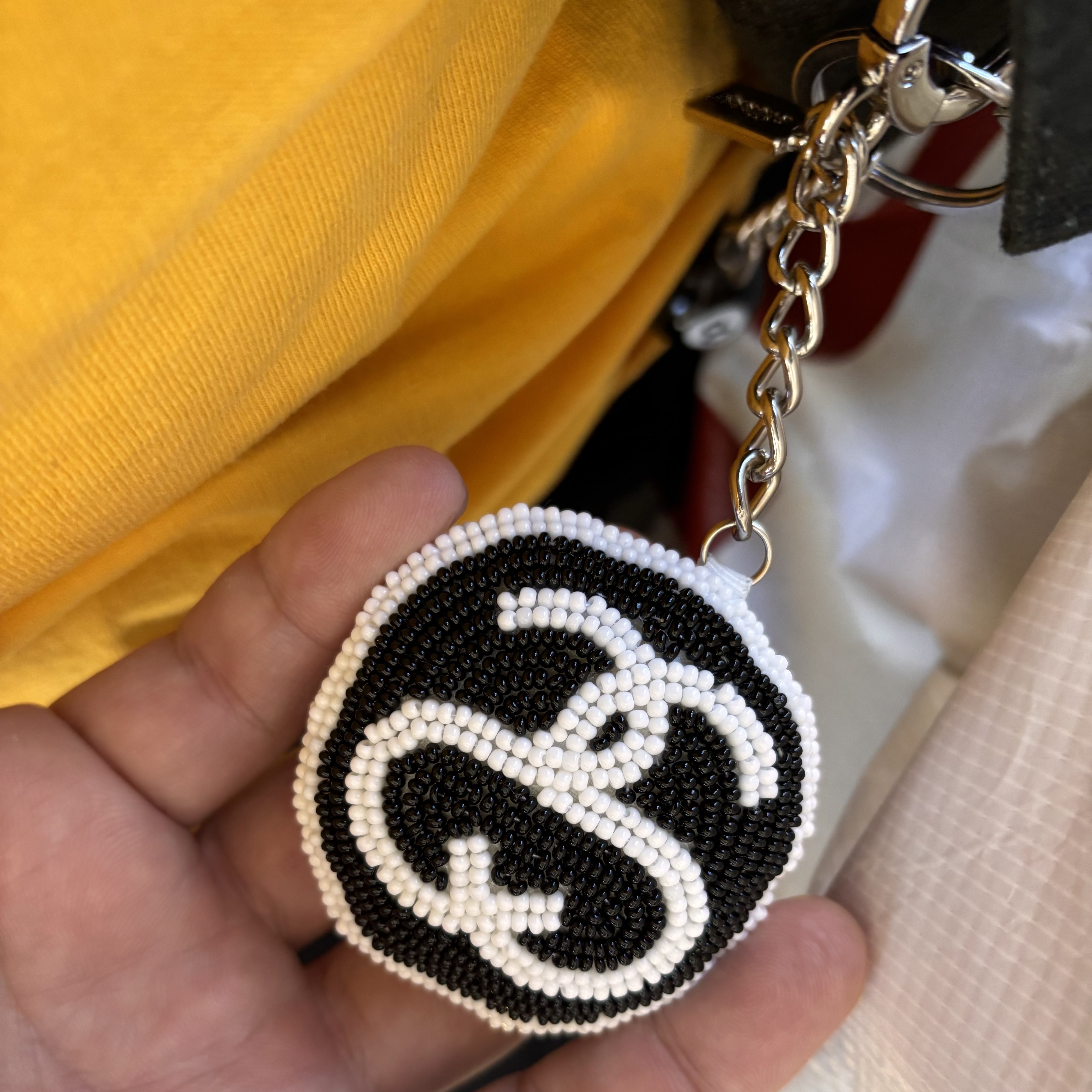 Stussy SS Link Beaded Ball Keychain Black 착용 스타일