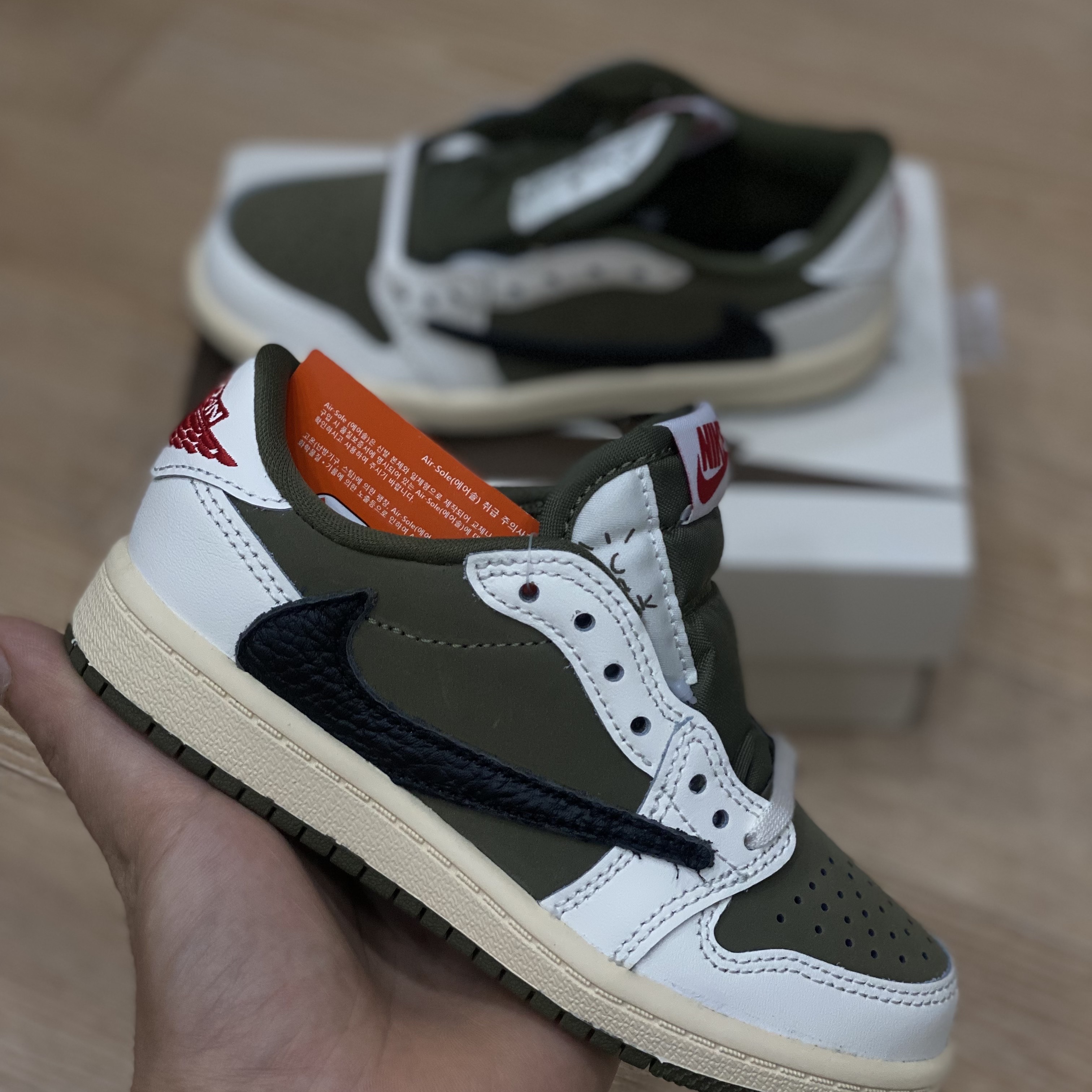 (PS) Jordan 1 x Travis Scott Retro Low OG SP Reverse Olive 착용 스타일