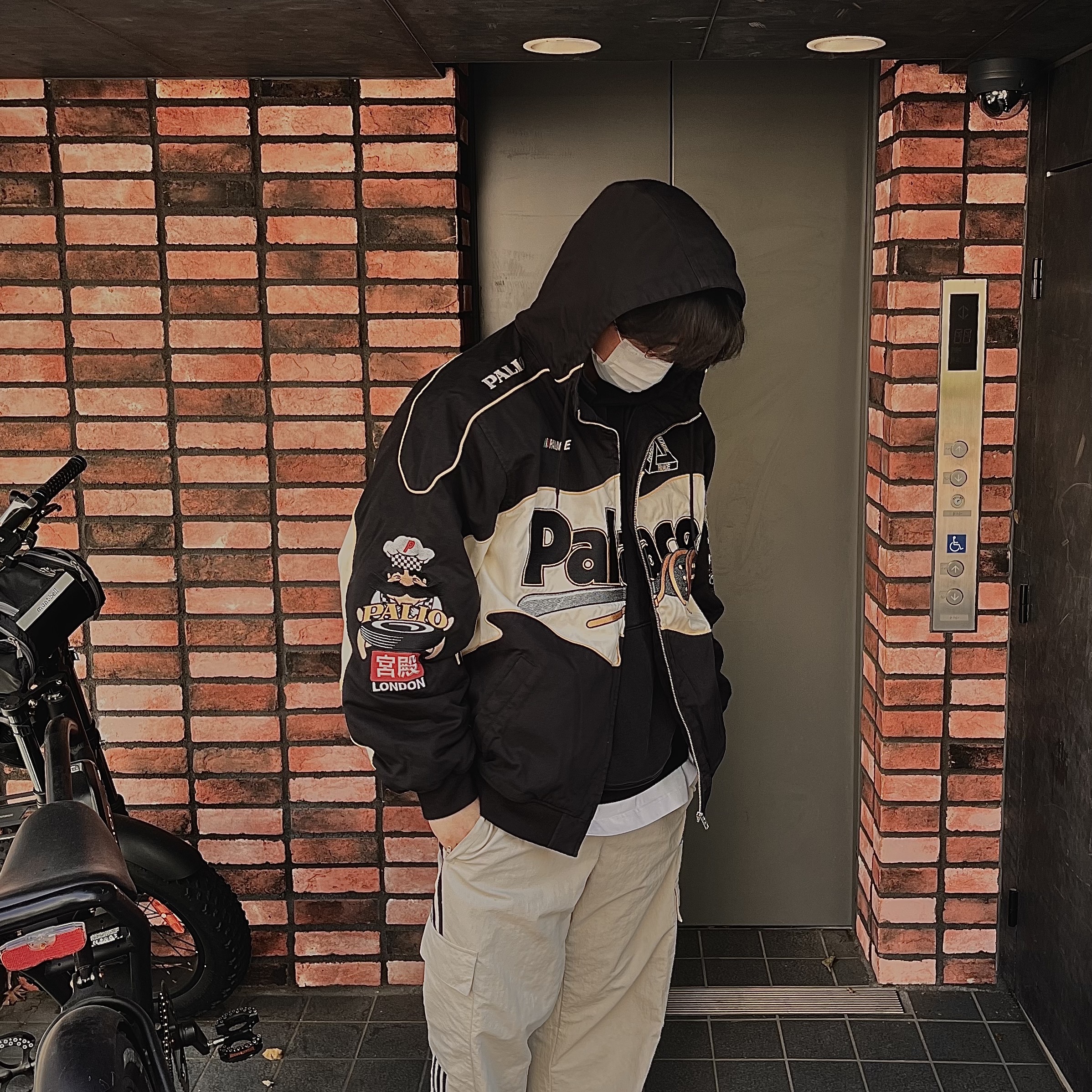 Palace Pasta Jacket Black - 24FW, Maison Mihara Yasuhiro Wayne OG Sole Canvas Low-top Sneakers Black White 착용 스타일