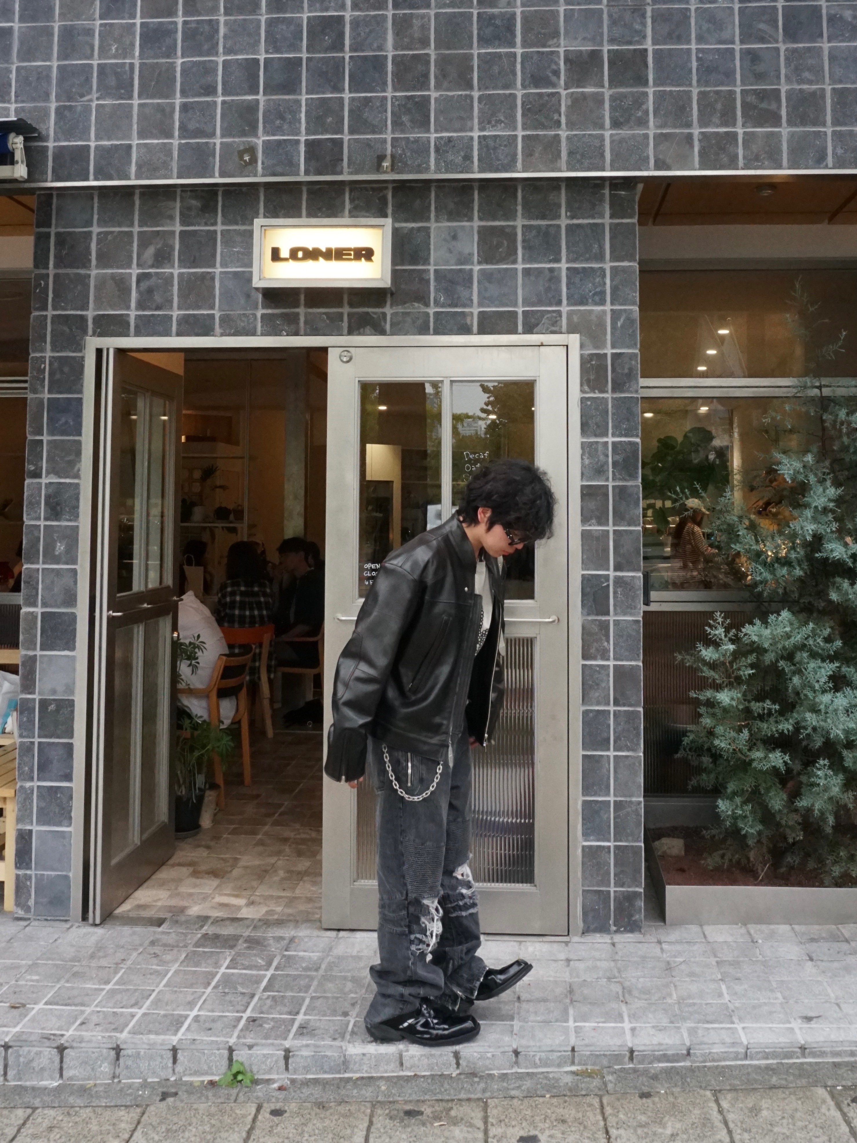 Remagine Hybrid Derby Shoes Starting Blocks Black White Silver, Gentle Monster x Maison Margiela MM114 Black Clear 착용 스타일 - 5