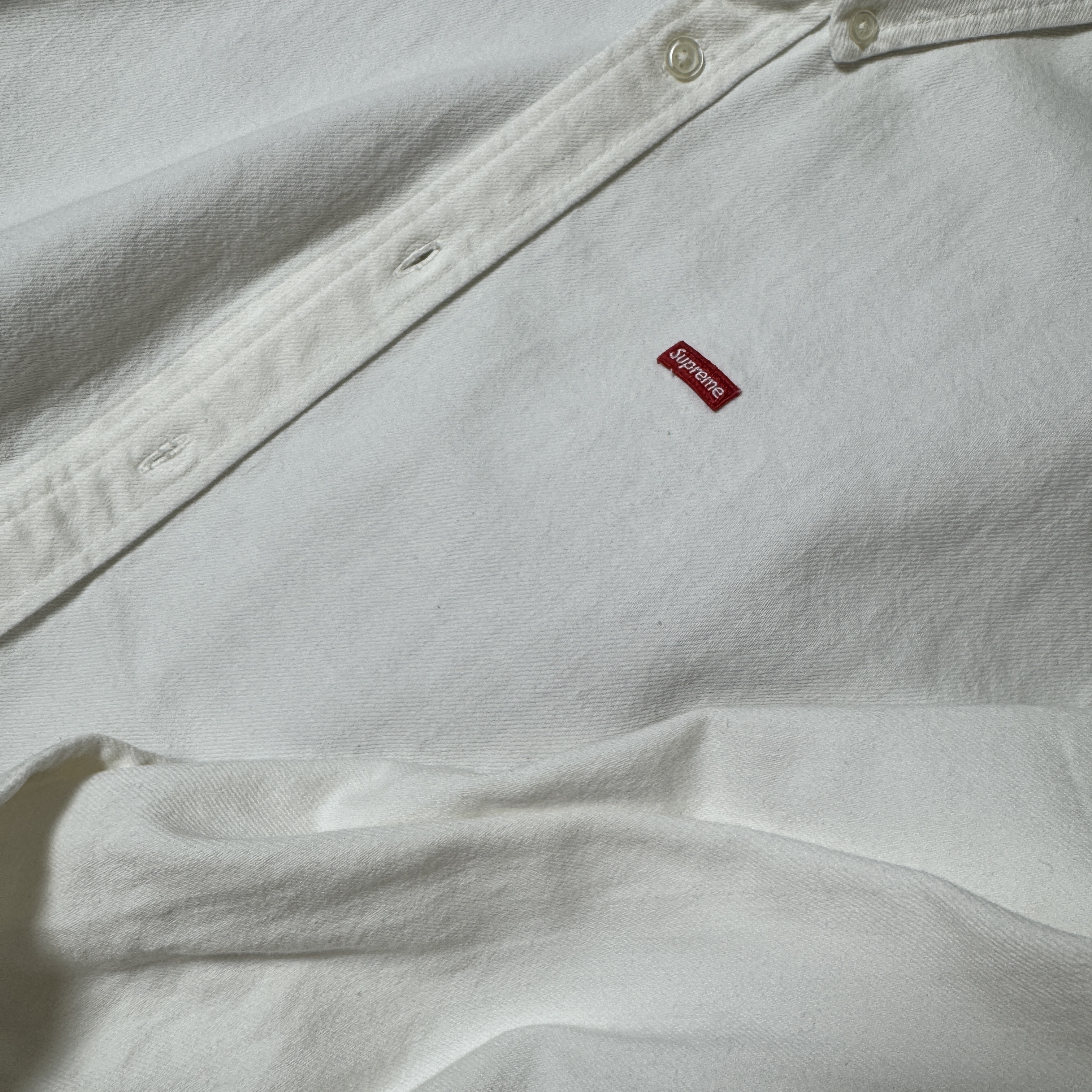 Supreme Small Box Shirt White Denim - 24FW 착용 스타일 - 3