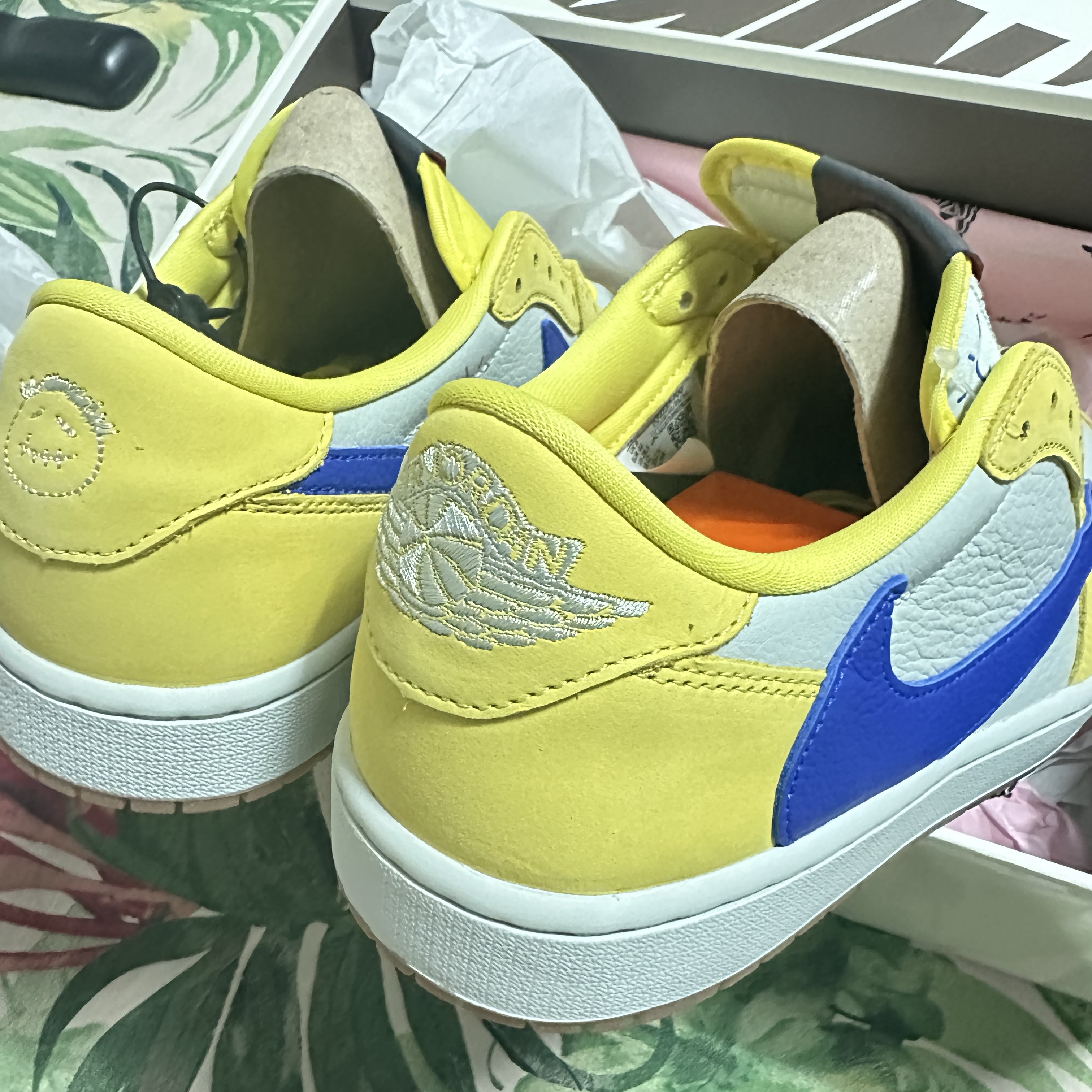 (W) Jordan 1 x Travis Scott Retro Low OG SP Canary 착용 스타일
