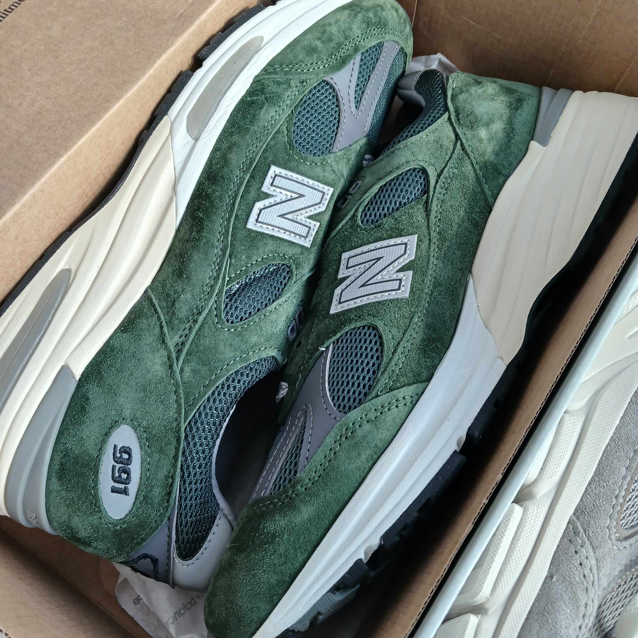 New Balance 991v2 Made in UK Kombu Green, New Balance x Kith 101 990v4 Made in USA Moonrock 착용 스타일 - 2