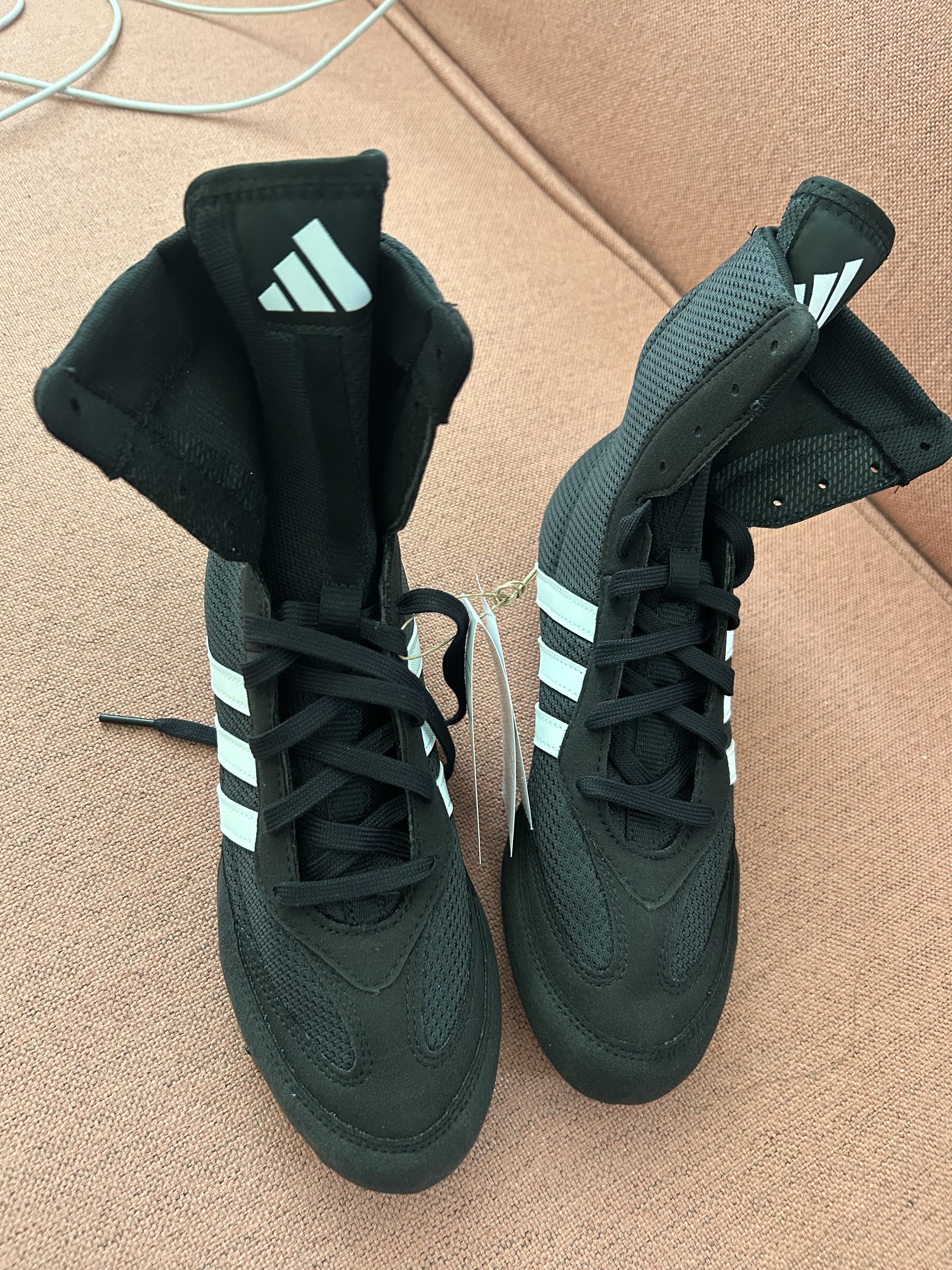 Adidas Box Hog 2.0 Boots Core Black Cloud White 착용 스타일