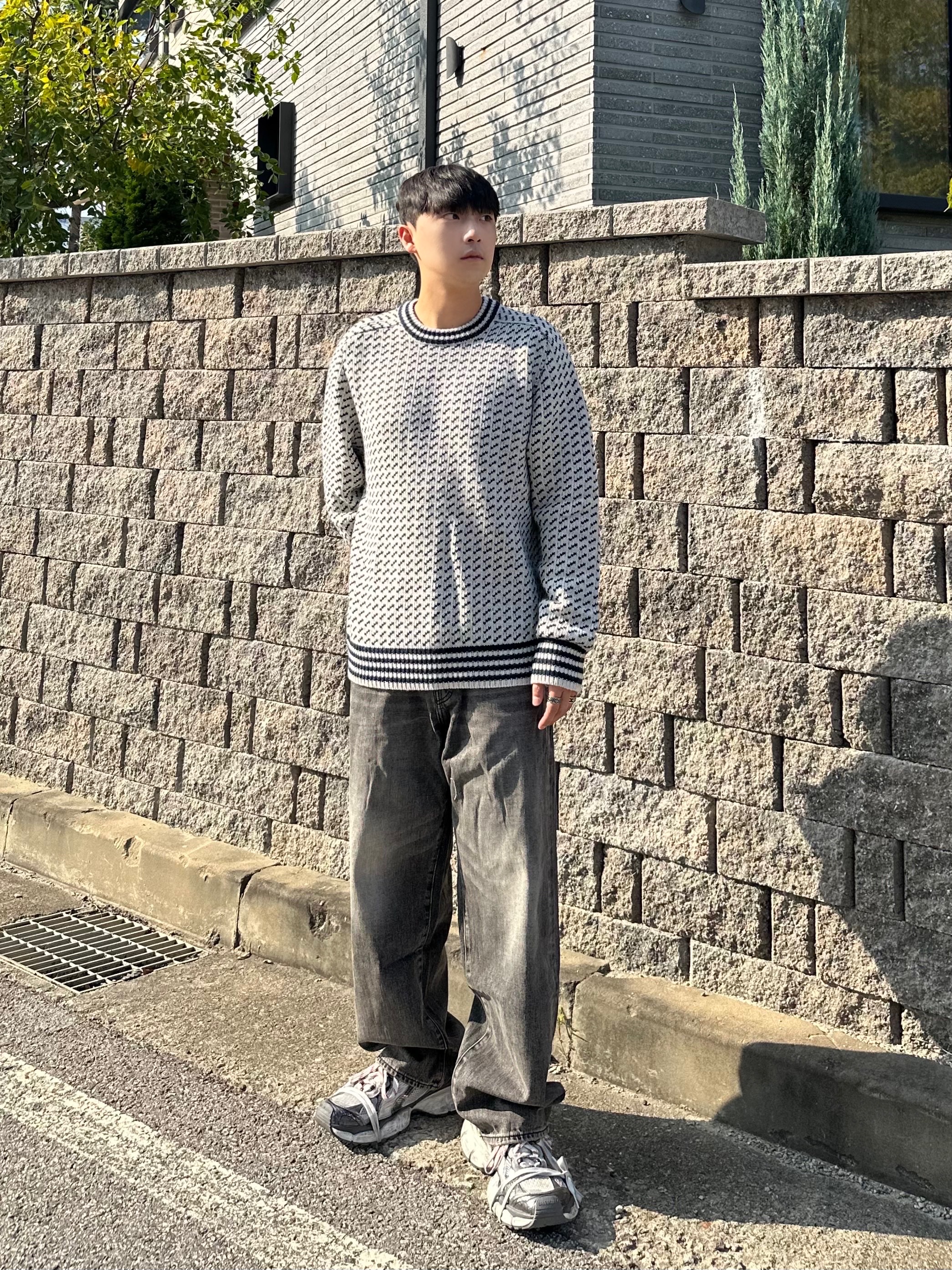 Balenciaga 3XL Sneakers Grey White Red 착용 스타일 - 2