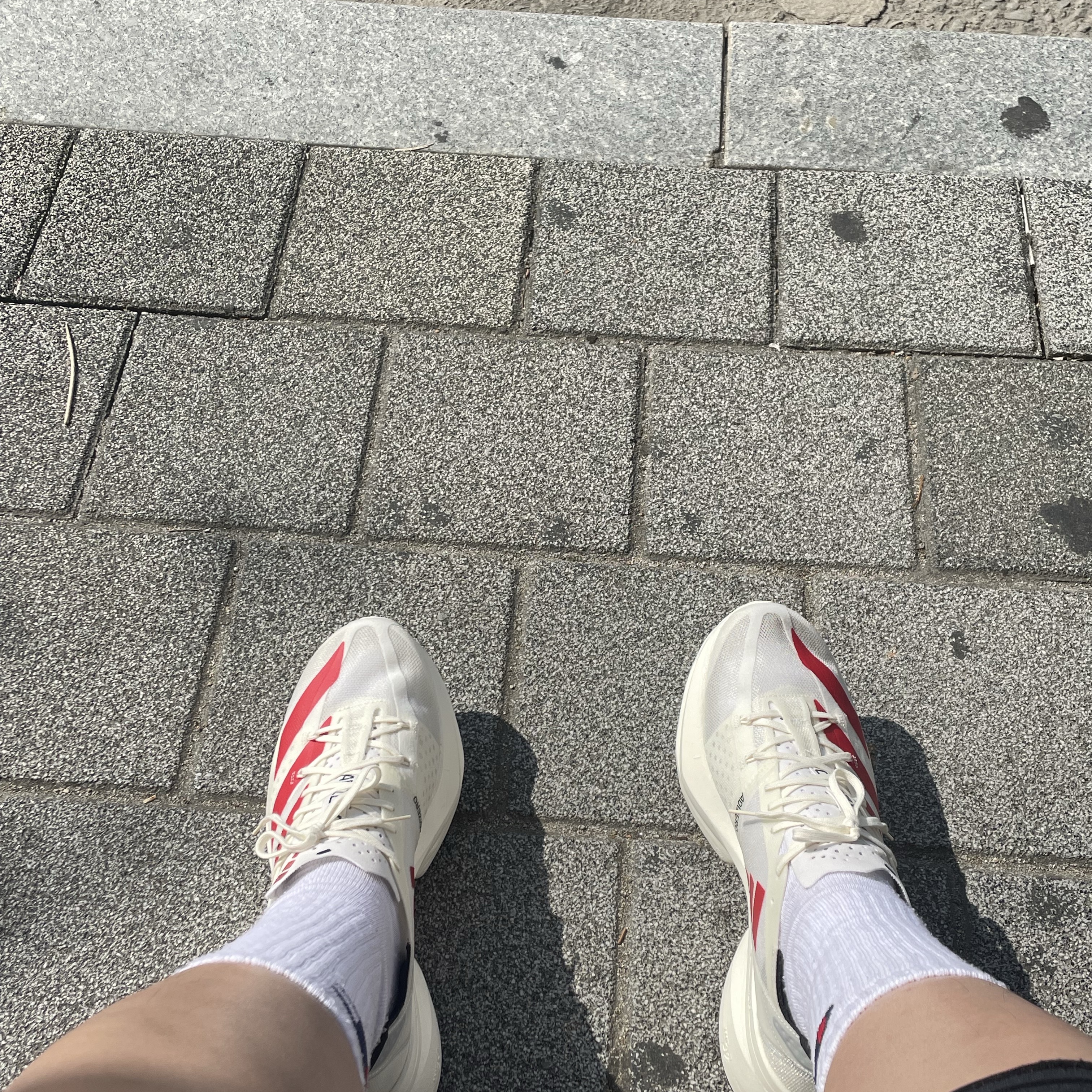 Adidas Adizero Adios Pro 3 Off White Better Scarlet 착용 스타일