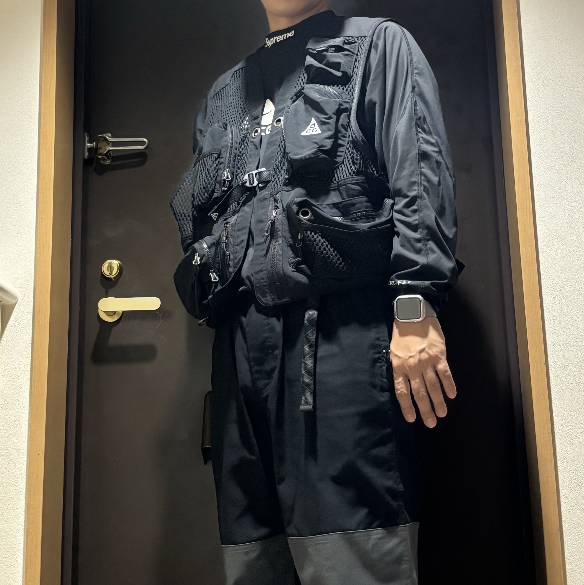 Supreme x Nike ACG Jersey Black - 22FW, Nike ACG Buttles Vest Black - Asia 착용 스타일