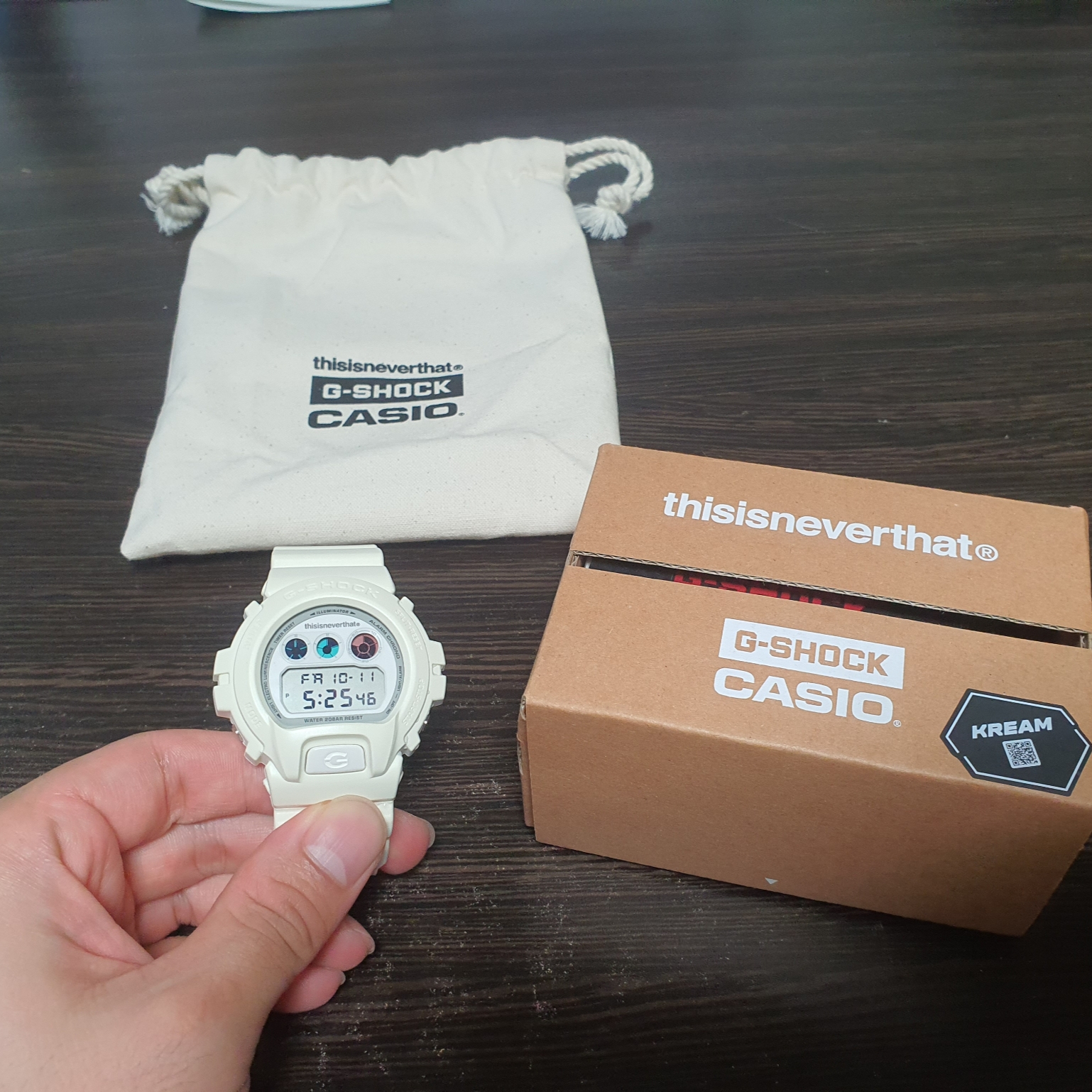 Casio G-Shock x Thisisneverthat DW-6900TNT24-7DF Ivory 착용 스타일