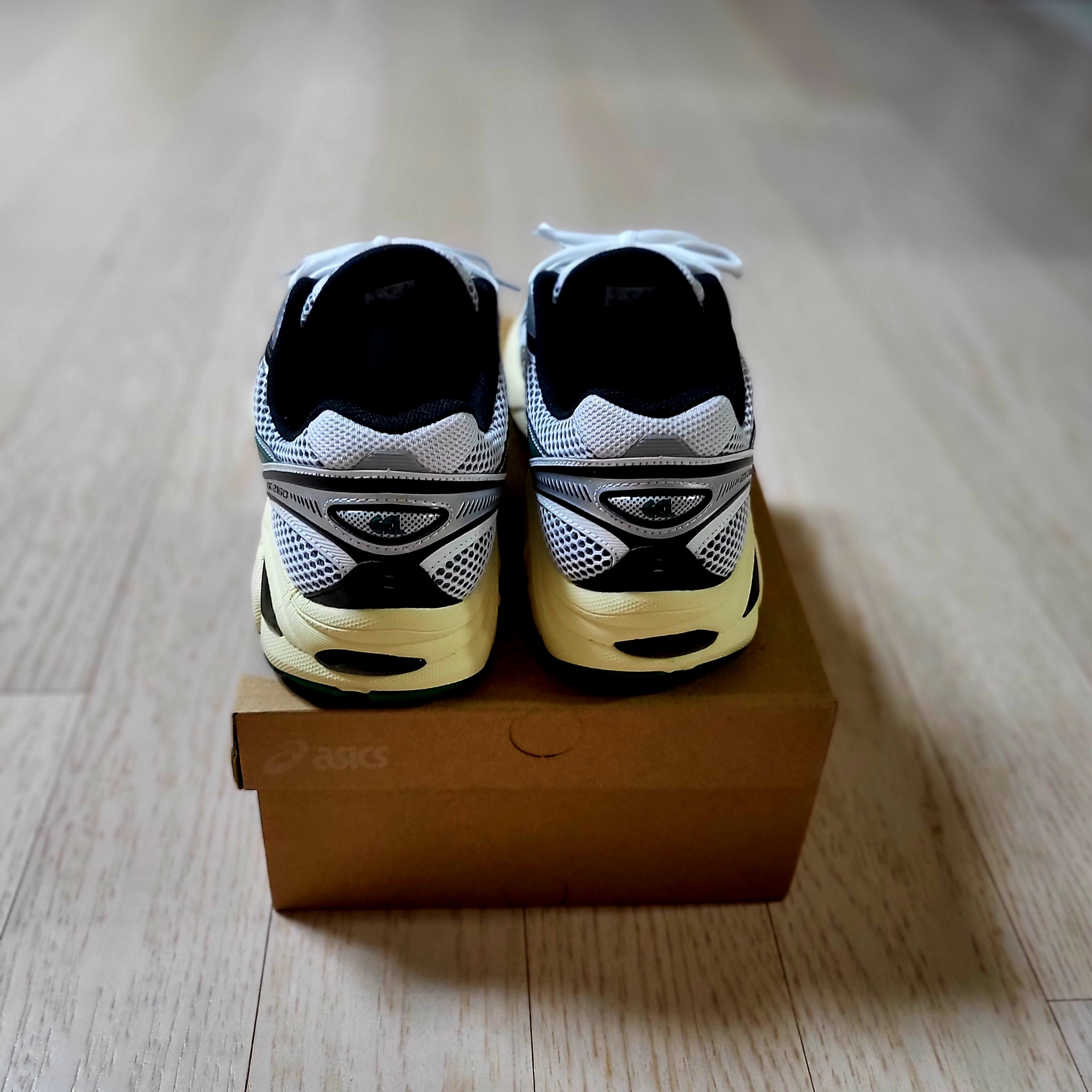 Asics GT-2160 White Jasper Green 착용 스타일 - 4