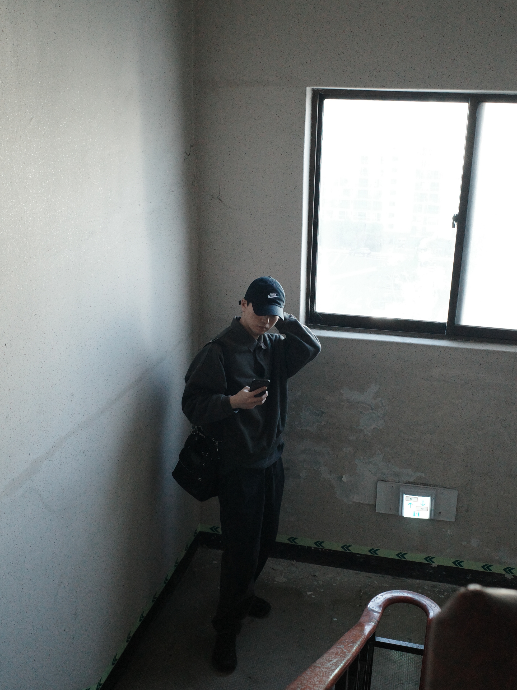 Essentials Longsleeve Polo Ink - 24SS, Nike Heritage 86 Futura Washed Cap Black White 착용 스타일 - 2