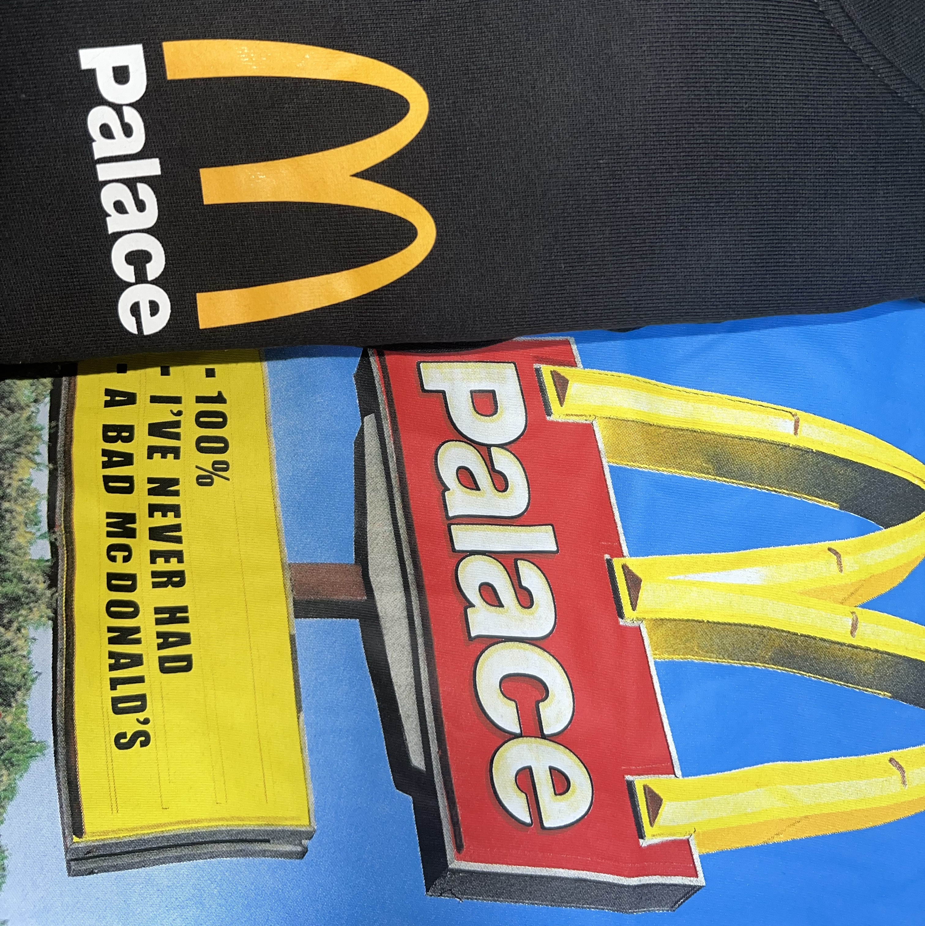 Palace x McDonald's Logo Hood Black - 23FW, Palace x McDonald's Sign T-Shirt Black - 23FW 착용 스타일