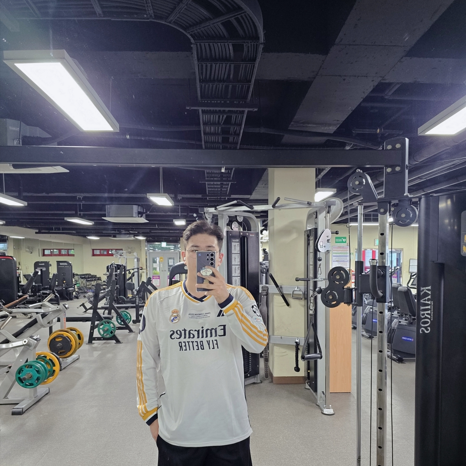 Adidas Real Madrid 2023/24 Home Long Sleeve Jersey White - US Sizing (Non Marking Ver.) 착용 스타일